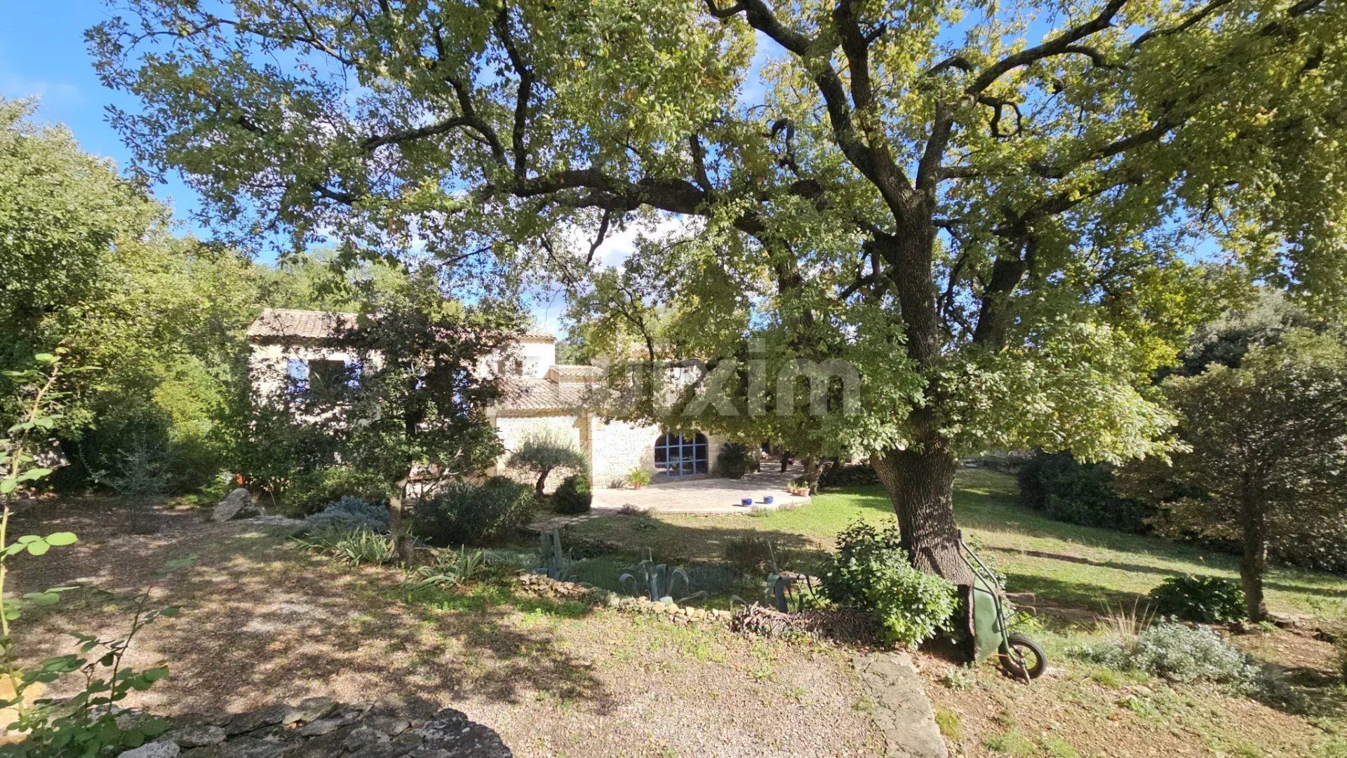 casa 5 Camere in vendita su Castillon-du-Gard (30210)