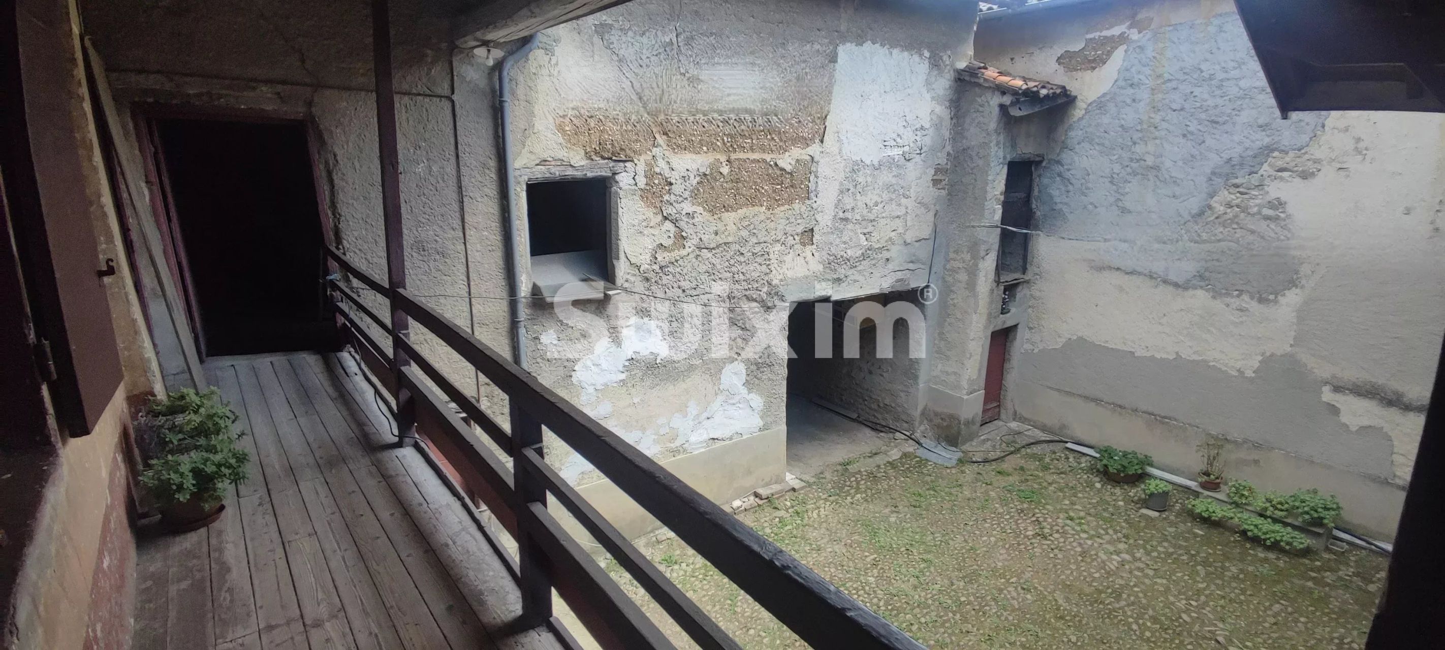 propiedad 8 Salas en venta en Charly (69390)