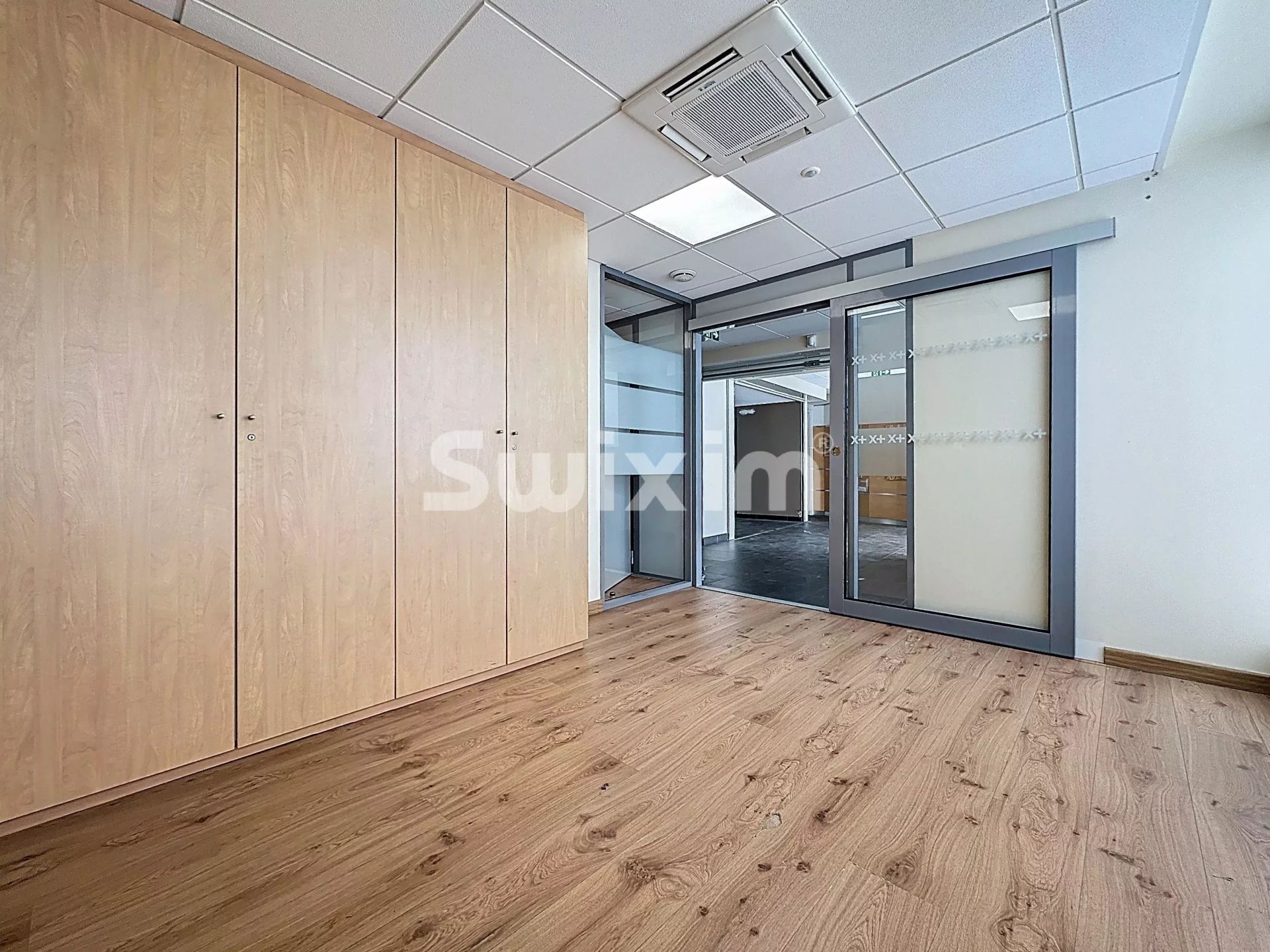 Rental Commercial local Divonne-les-Bains 140&nbsp;m²