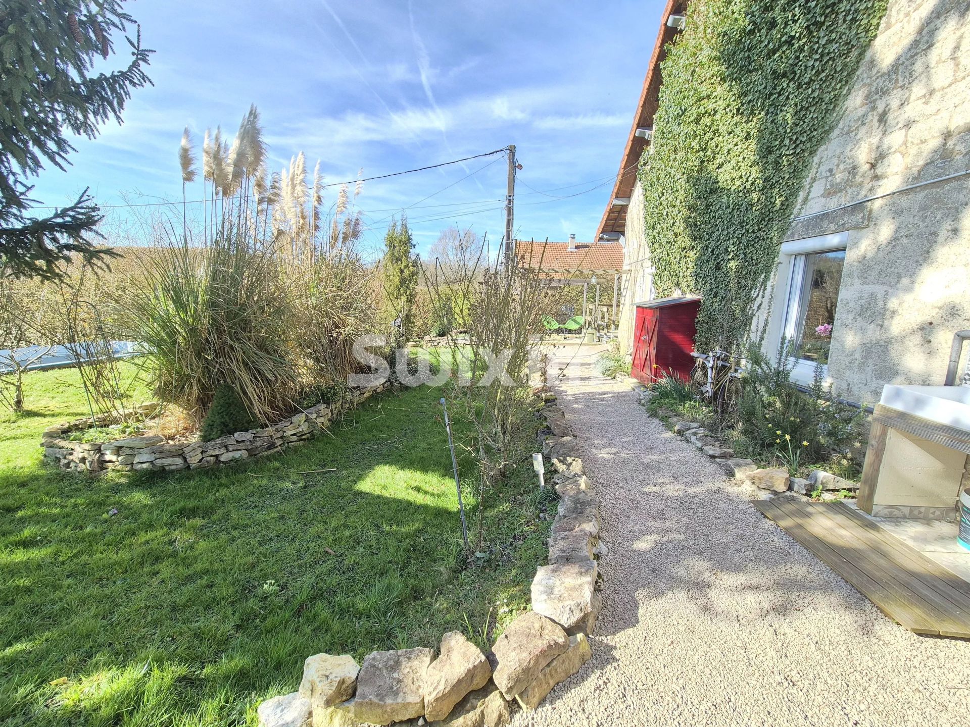 house 6 Rooms for sale on Chaussin (39120)