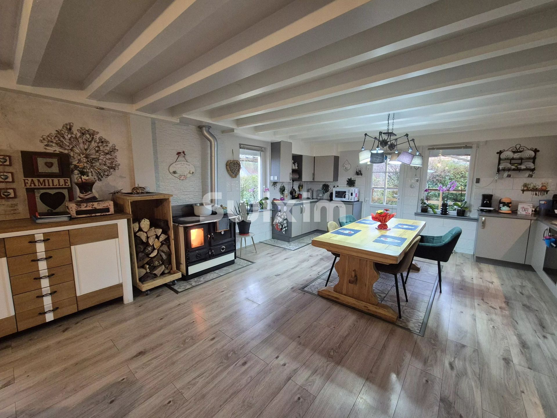 house 6 Rooms for sale on Chaussin (39120)