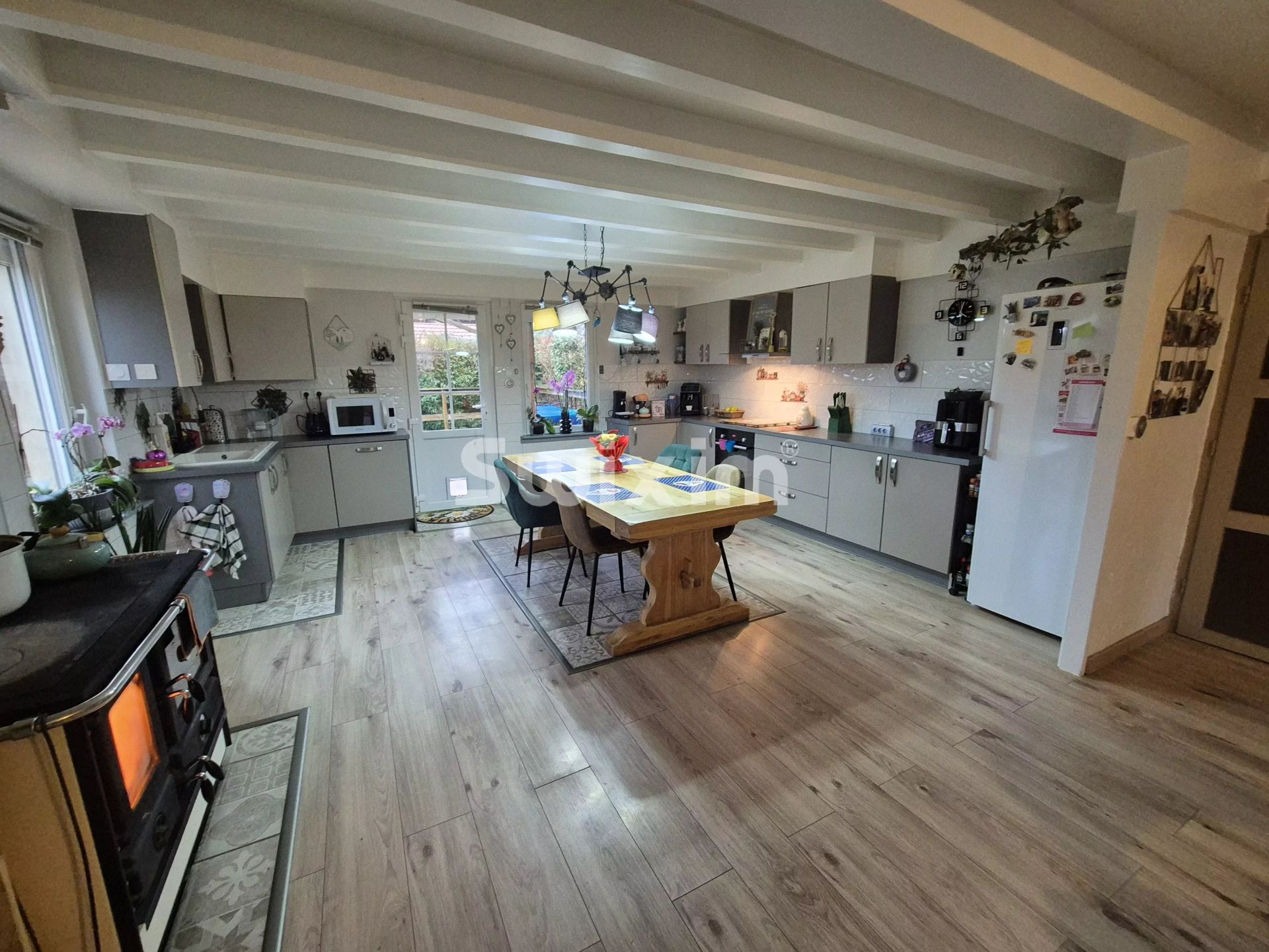 house 6 Rooms for sale on Chaussin (39120)