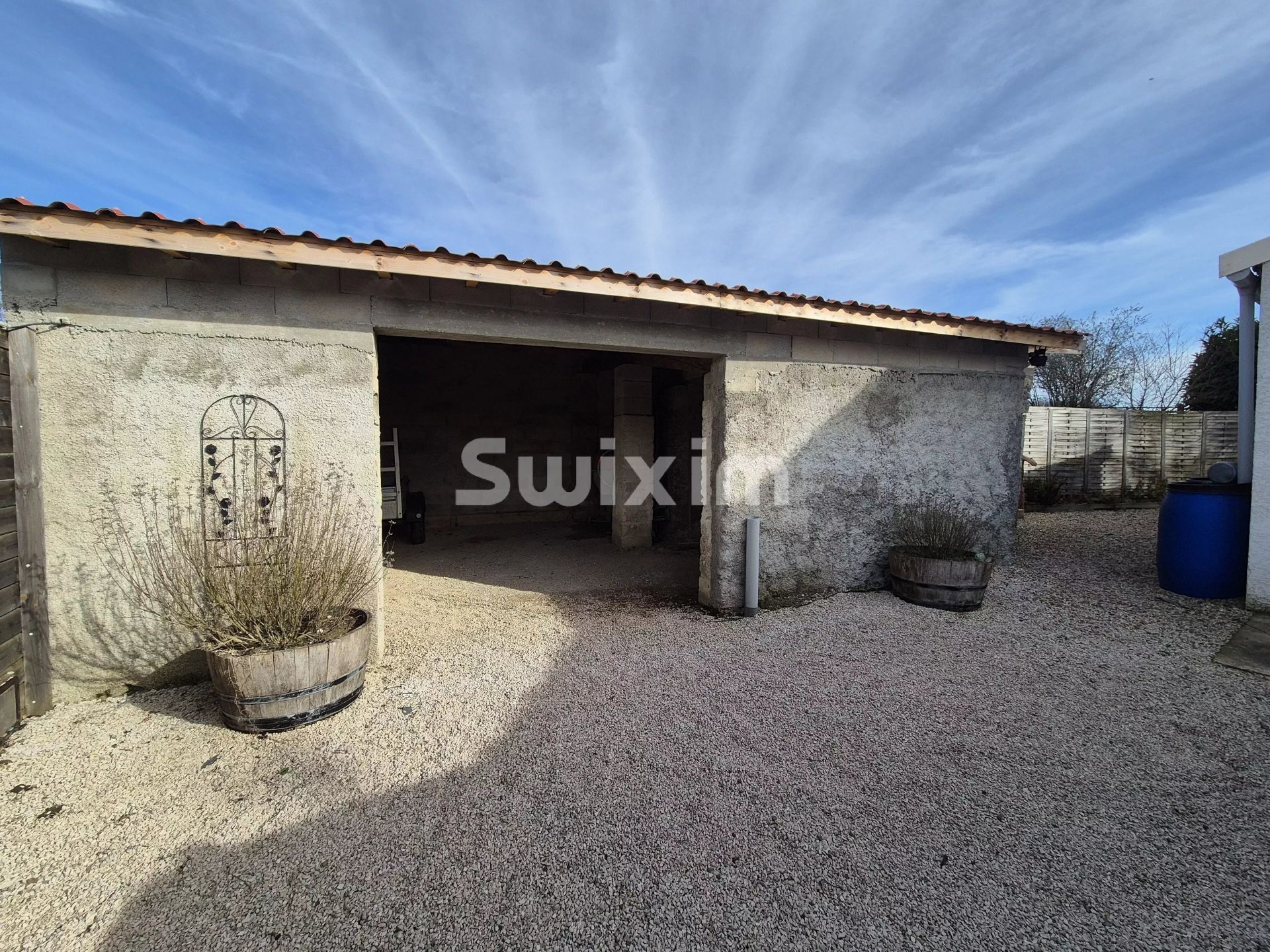 house 6 Rooms for sale on Chaussin (39120)