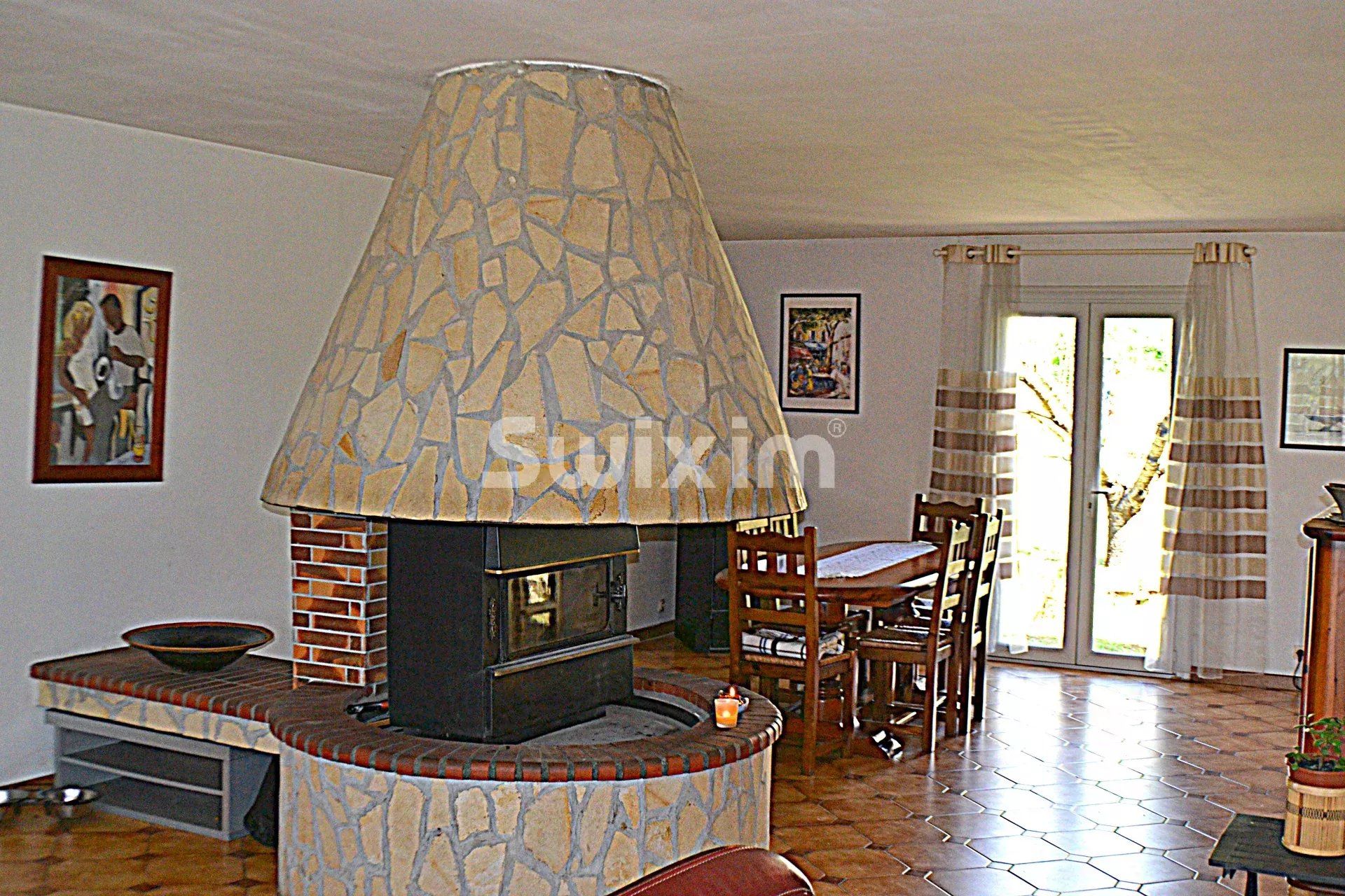 villa 4 Rooms for sale on Saint-Paul-et-Valmalle (34570)