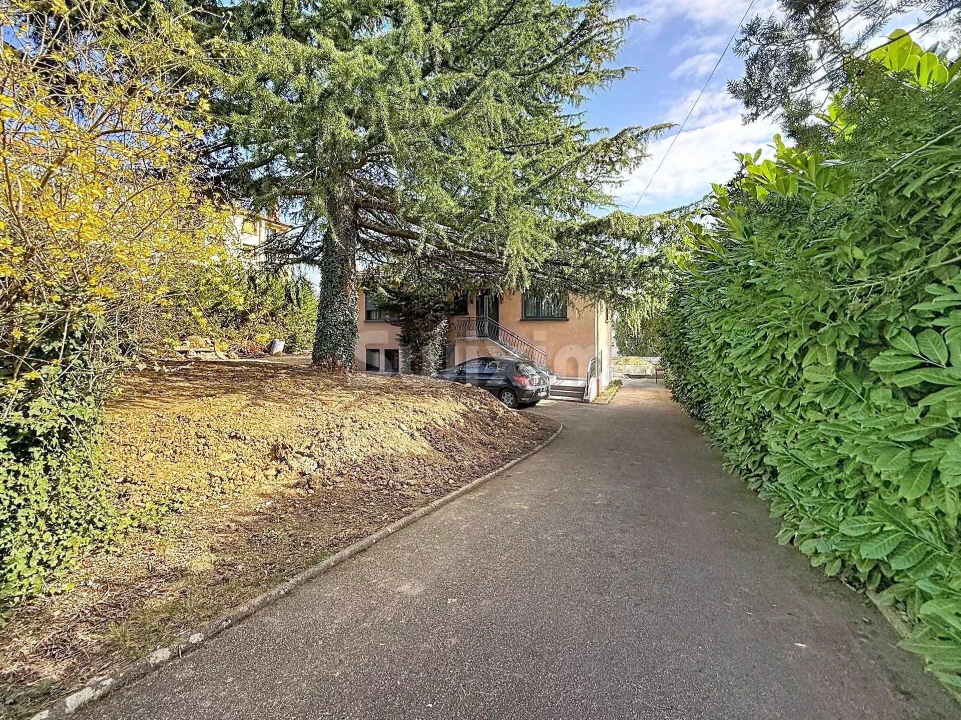 house 6 Rooms for sale on Sainte-Foy-lès-Lyon (69110)