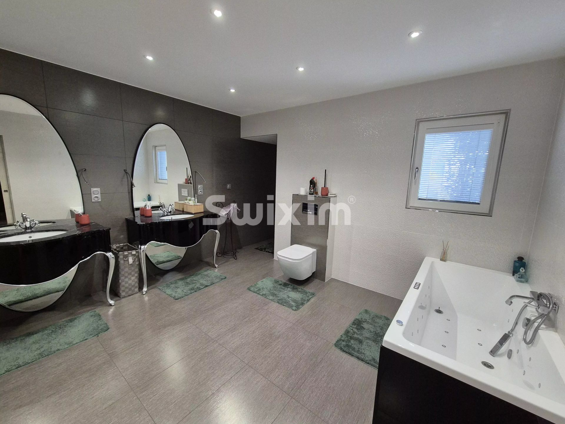 house 6 Rooms for sale on Arbois (39600)