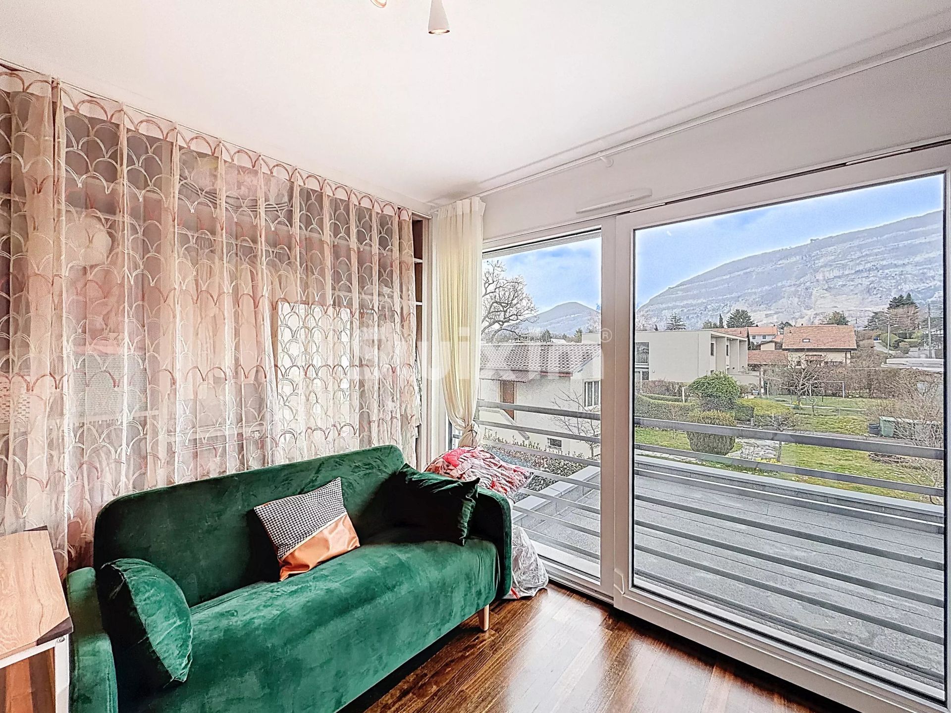 house 5 Rooms for sale on Vessy (1234)