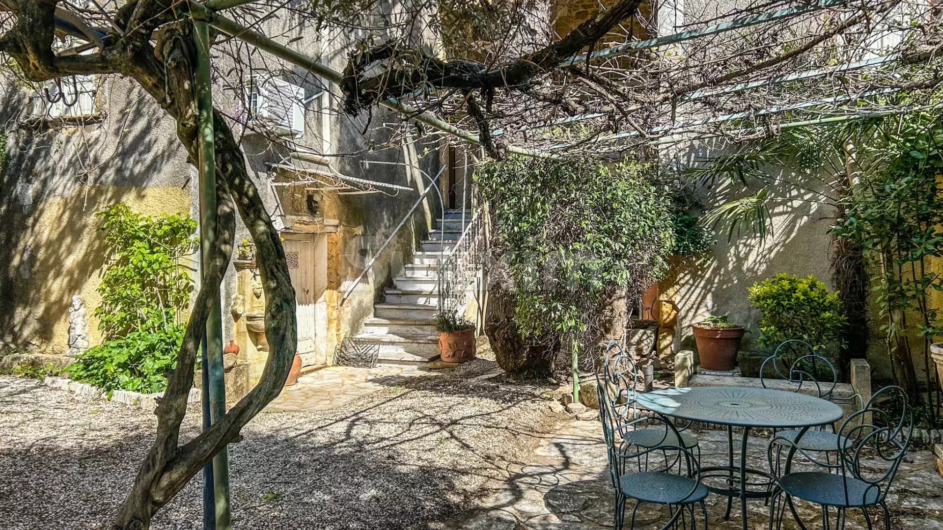 casa 10 Camere in vendita su Uzès (30700)