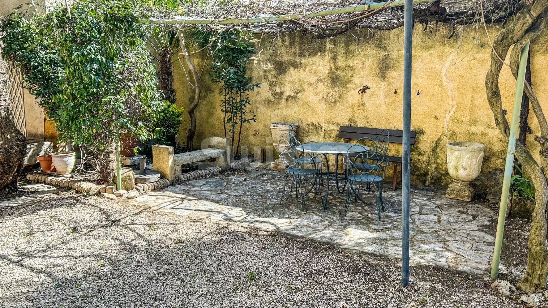 casa 10 Quartos para venda sobre Uzès (30700)