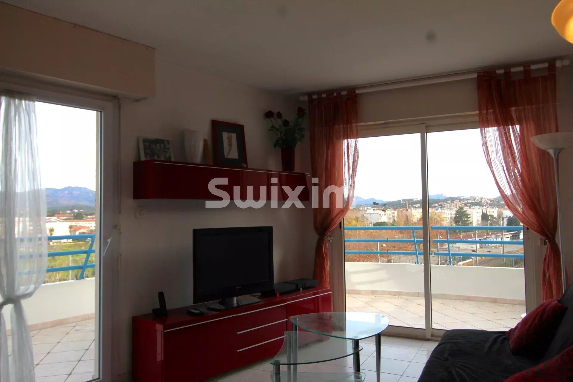 apartment 2 Rooms for sale on Fréjus (83600)