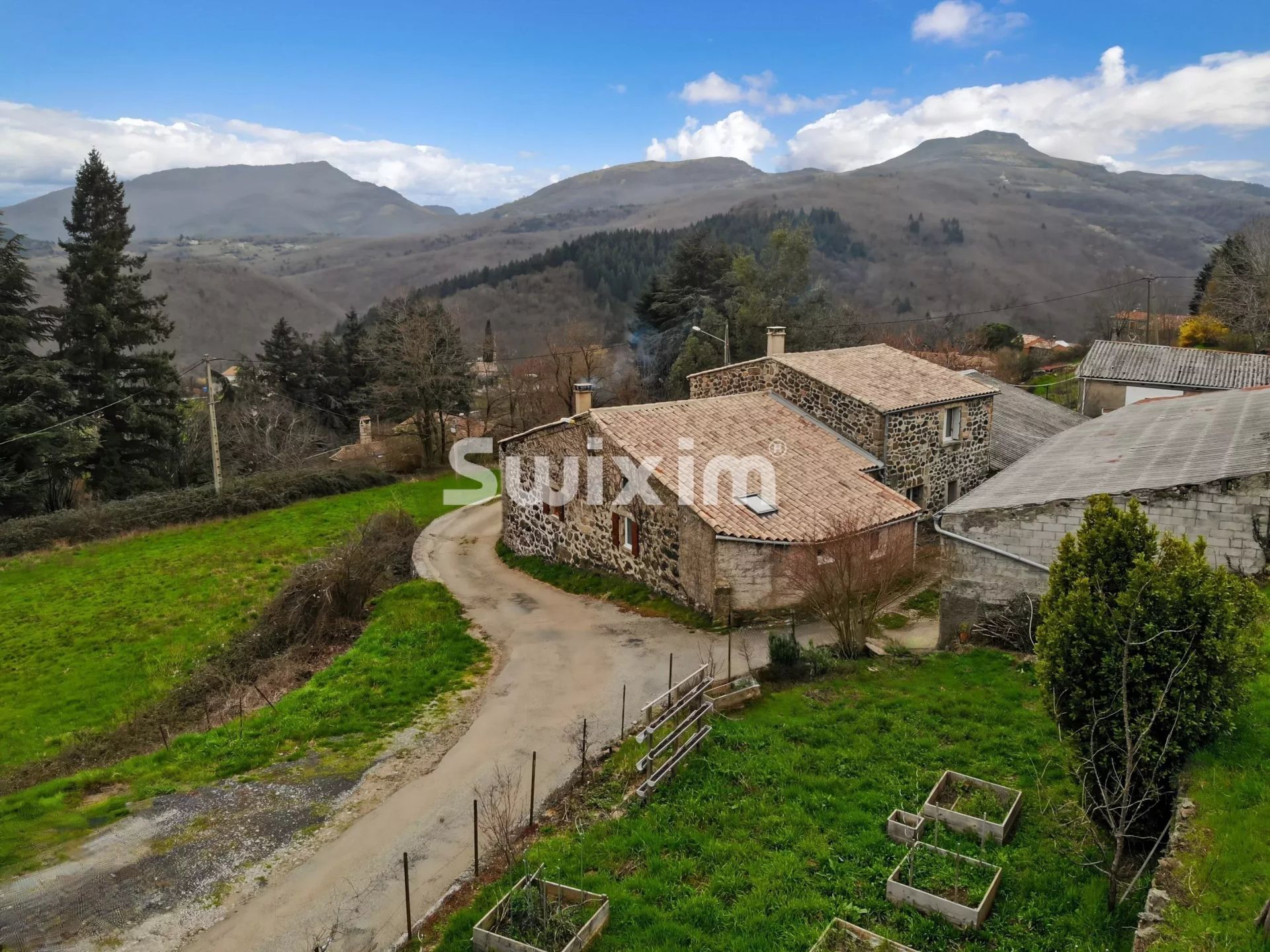 house 6 Rooms for sale on Privas (07000)