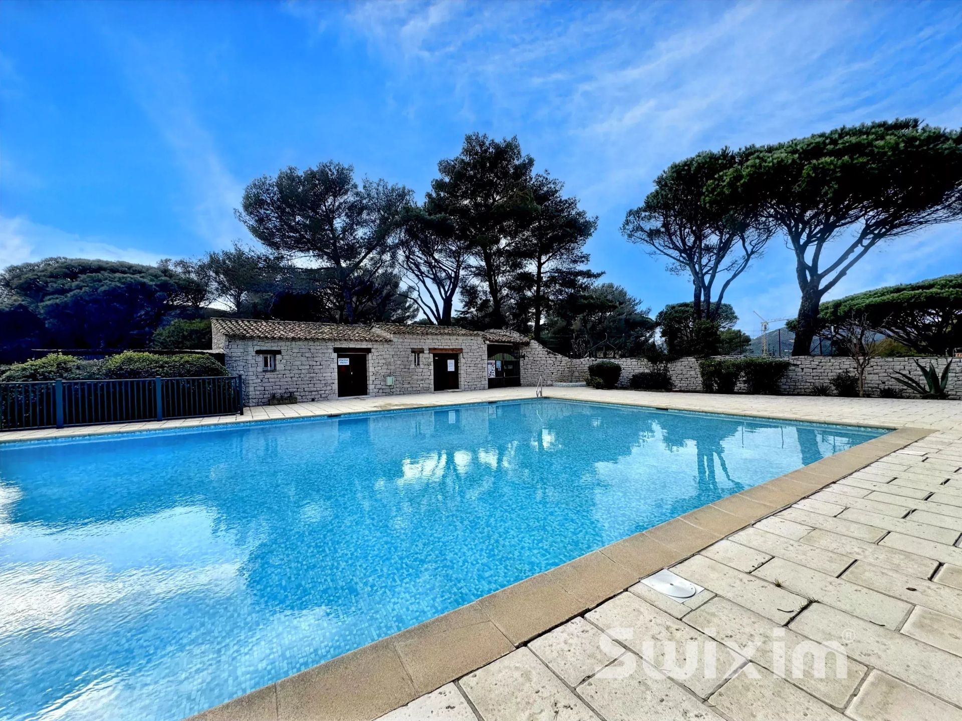 apartment 3 Rooms for sale on Gassin (83580)