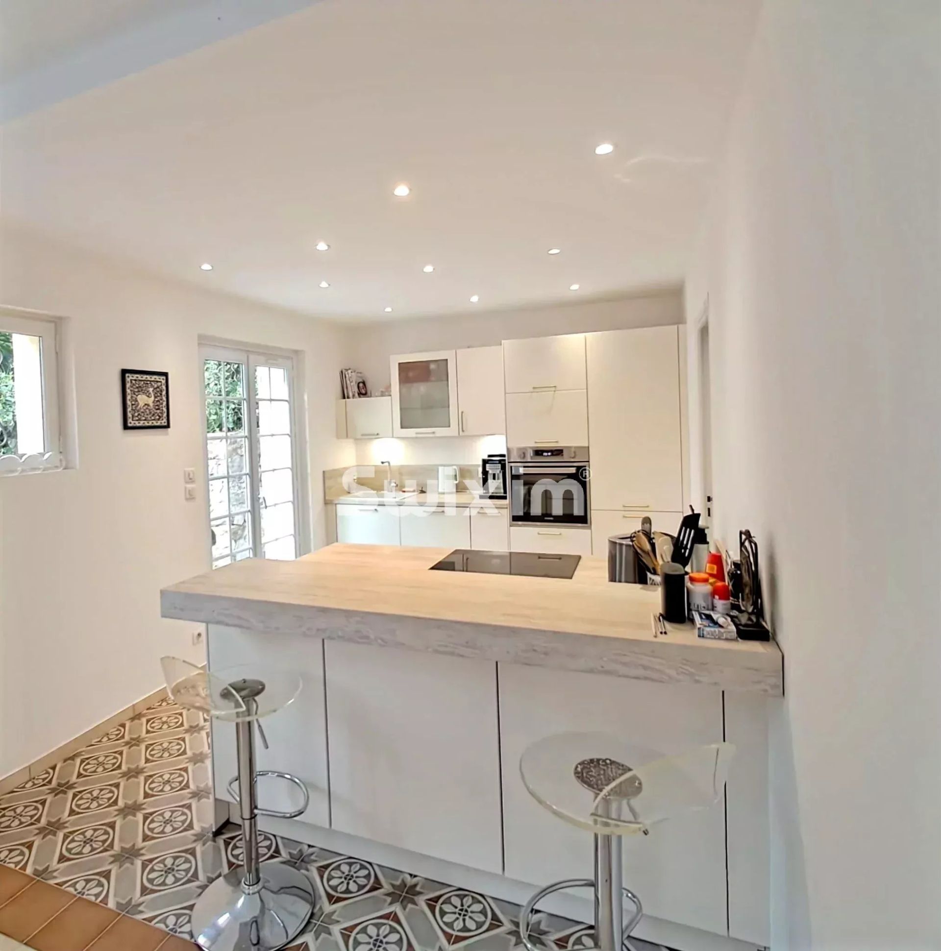 villa 8 Camere in vendita su Bendejun (06390)