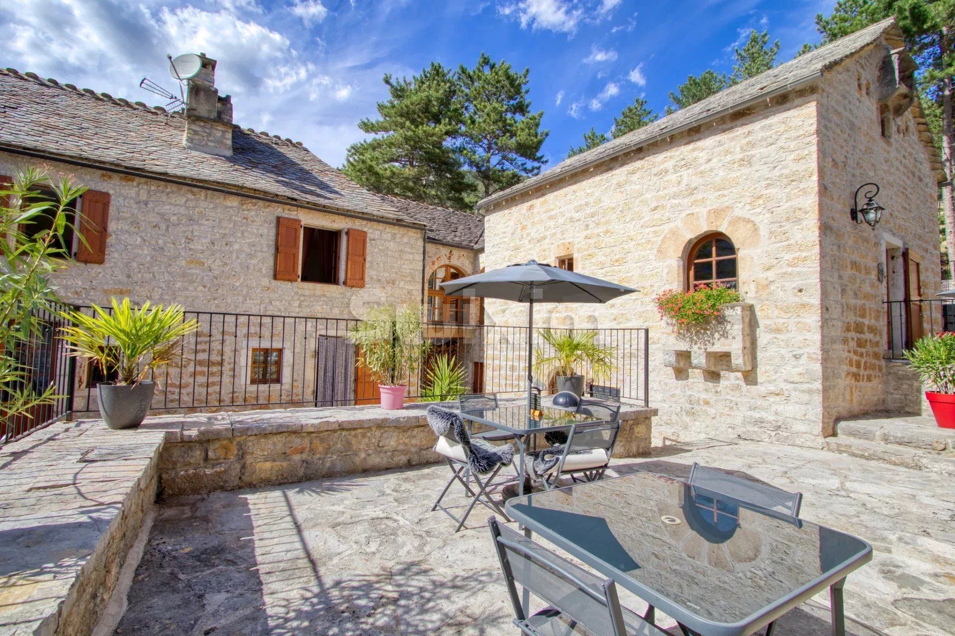 property 13 Rooms for sale on Sainte-Énimie (48210)