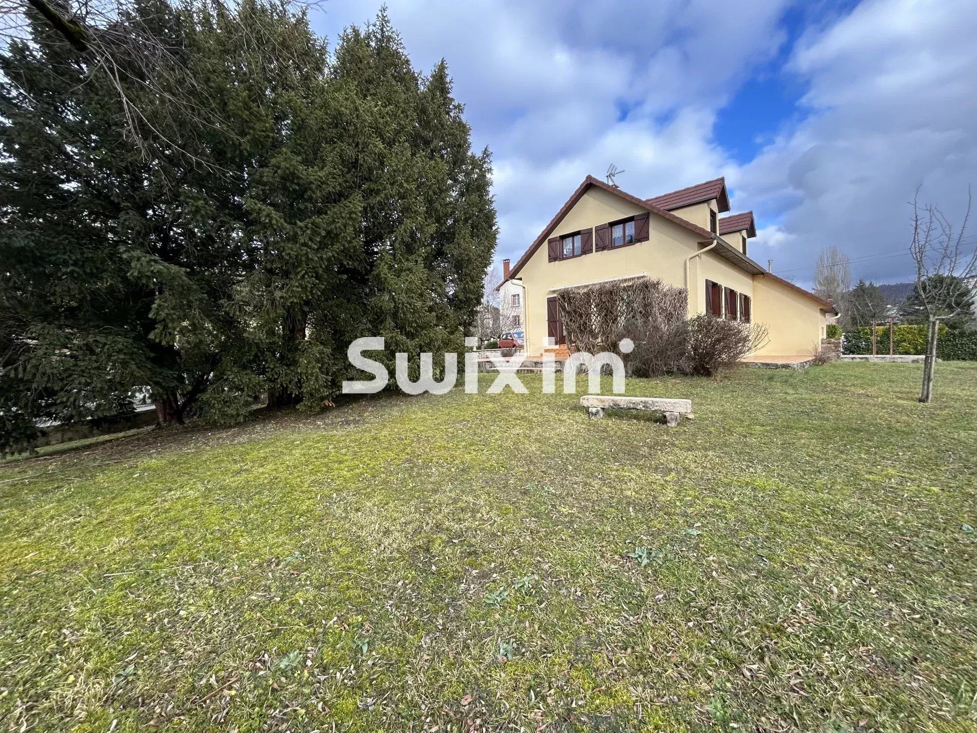 haus 6 Zimmer zum verkauf auf Lons-le-Saunier (39000)