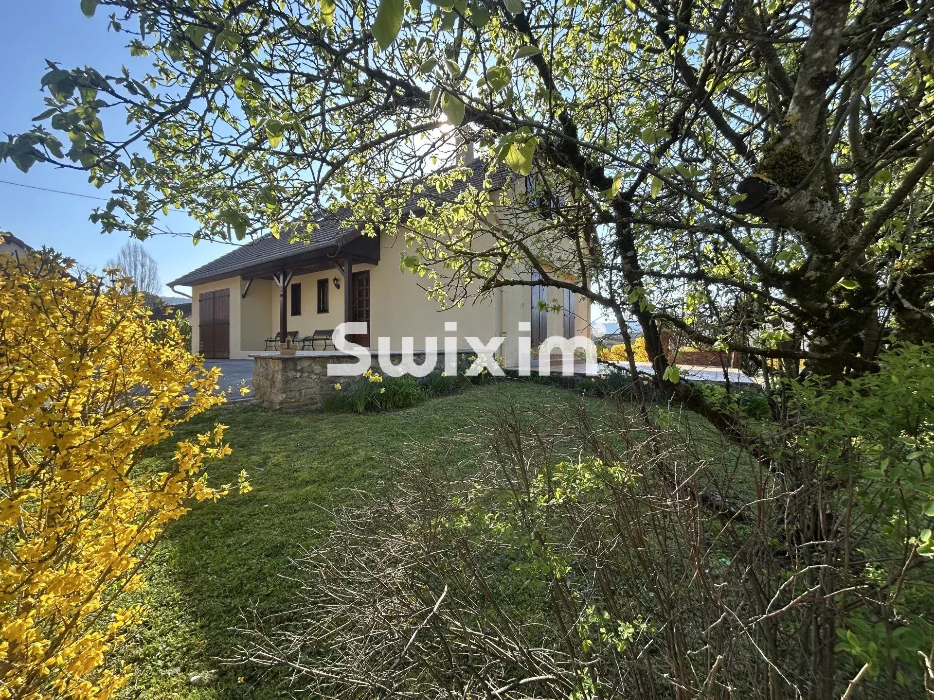 casa 6 Camere in vendita su Lons-le-Saunier (39000)