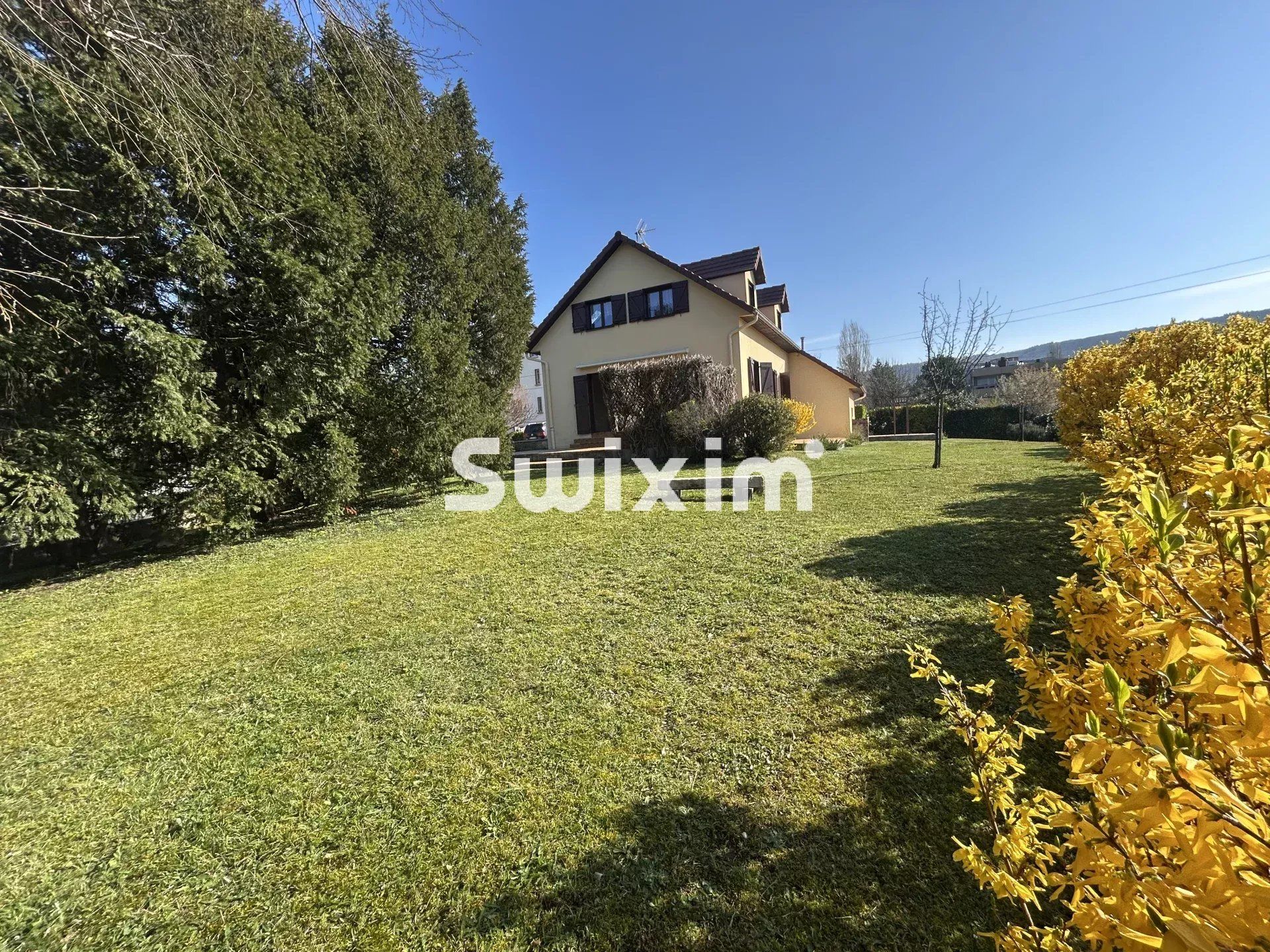 casa 6 Camere in vendita su Lons-le-Saunier (39000)