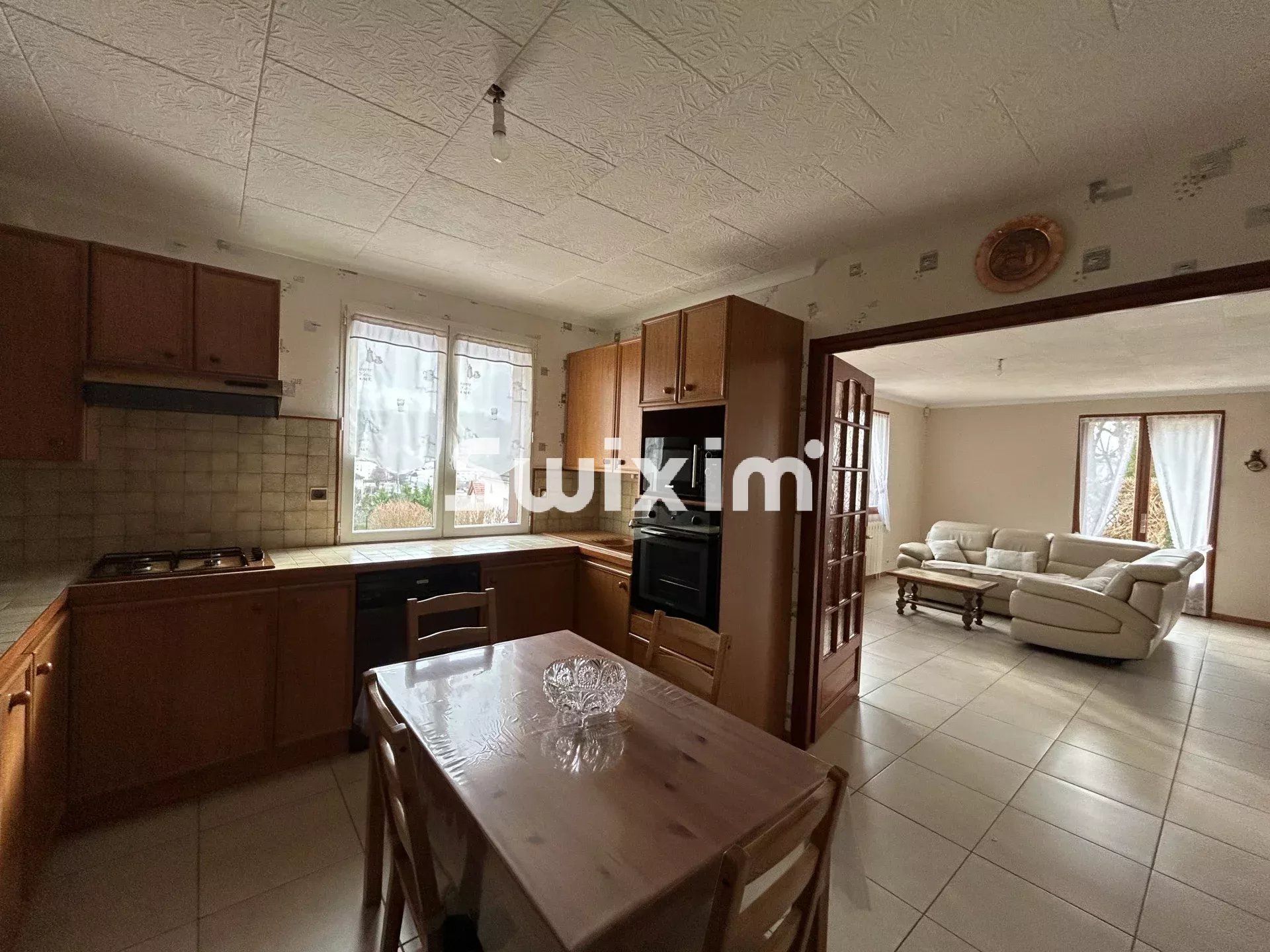 casa 6 Camere in vendita su Lons-le-Saunier (39000)