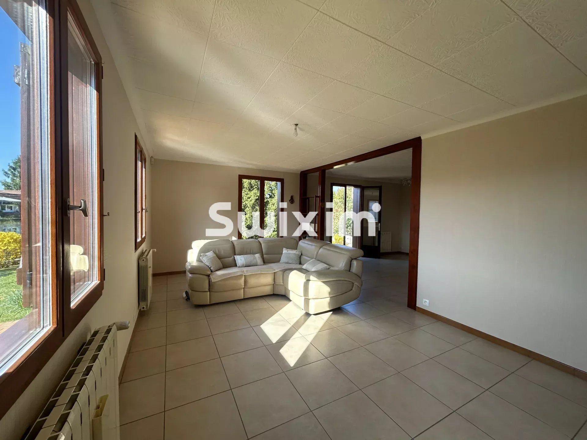 casa 6 Camere in vendita su Lons-le-Saunier (39000)