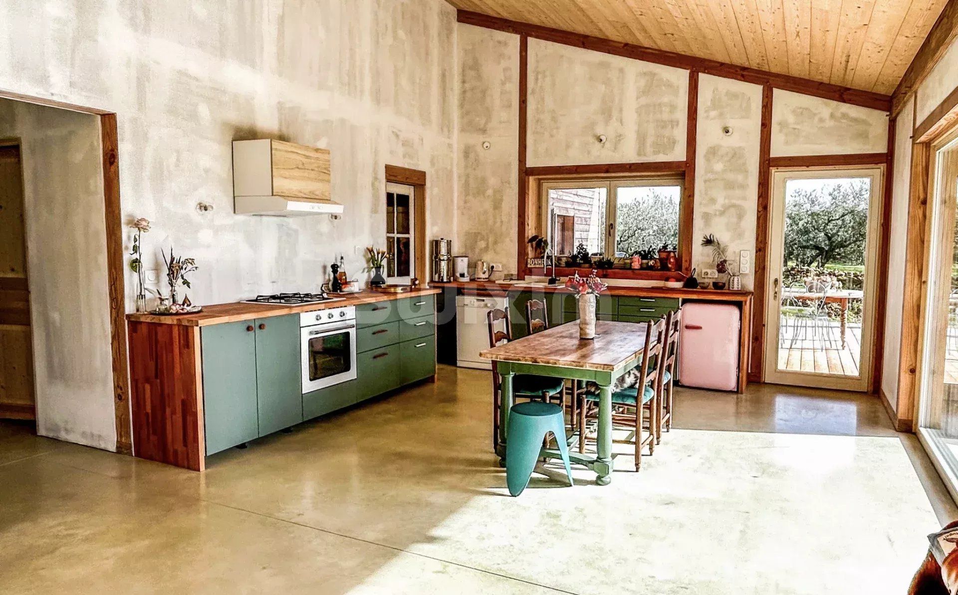 villa 6 Rooms for sale on Saint-Quentin-la-Poterie (30700)