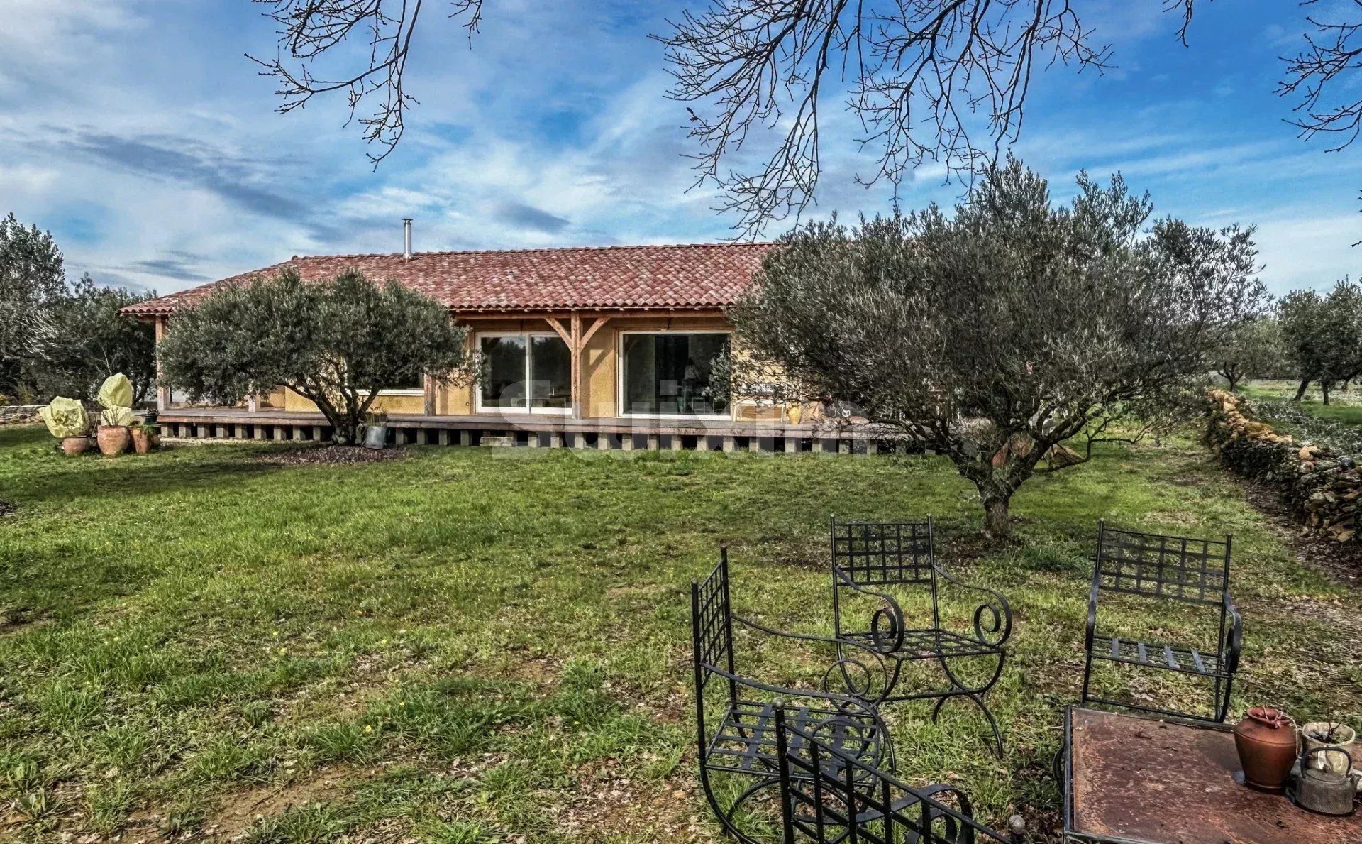 villa 6 Rooms for sale on Saint-Quentin-la-Poterie (30700)