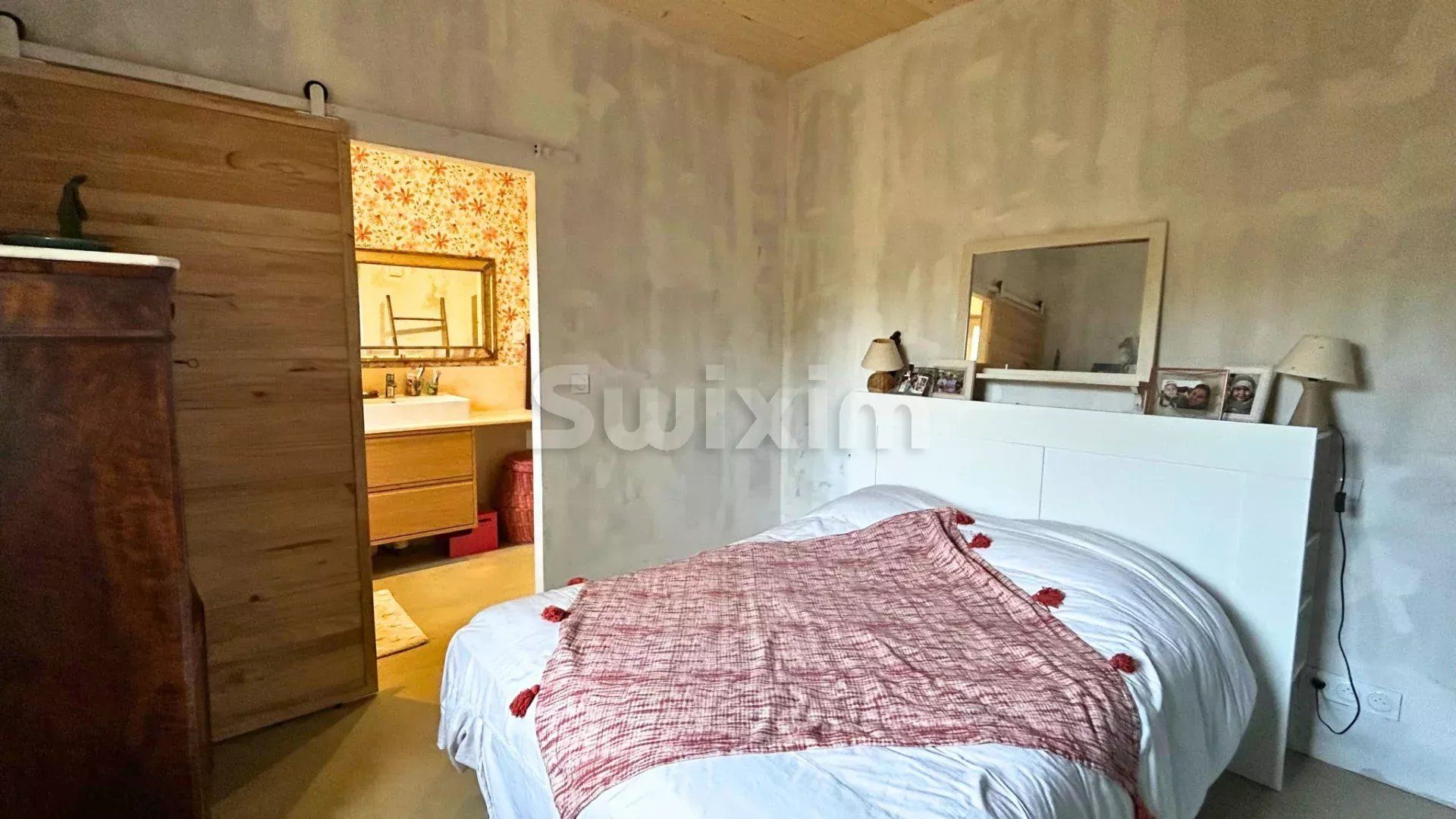 villa 6 Rooms for sale on Saint-Quentin-la-Poterie (30700)