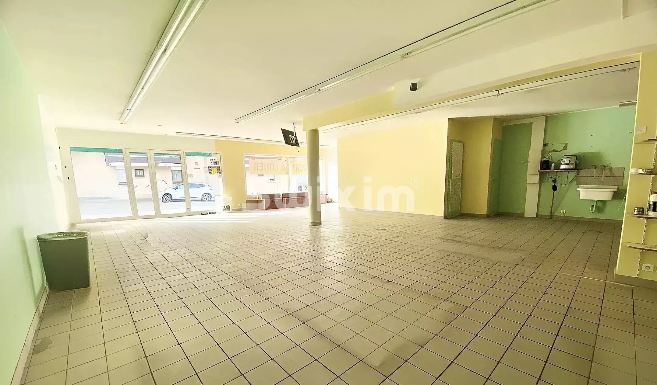 commercial local for sale on Thorens-Glières (74570)