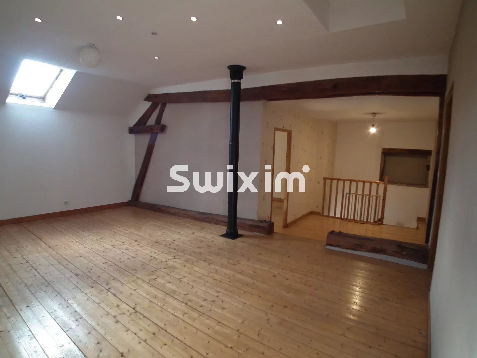 house 6 Rooms for sale on Lons-le-Saunier (39000)