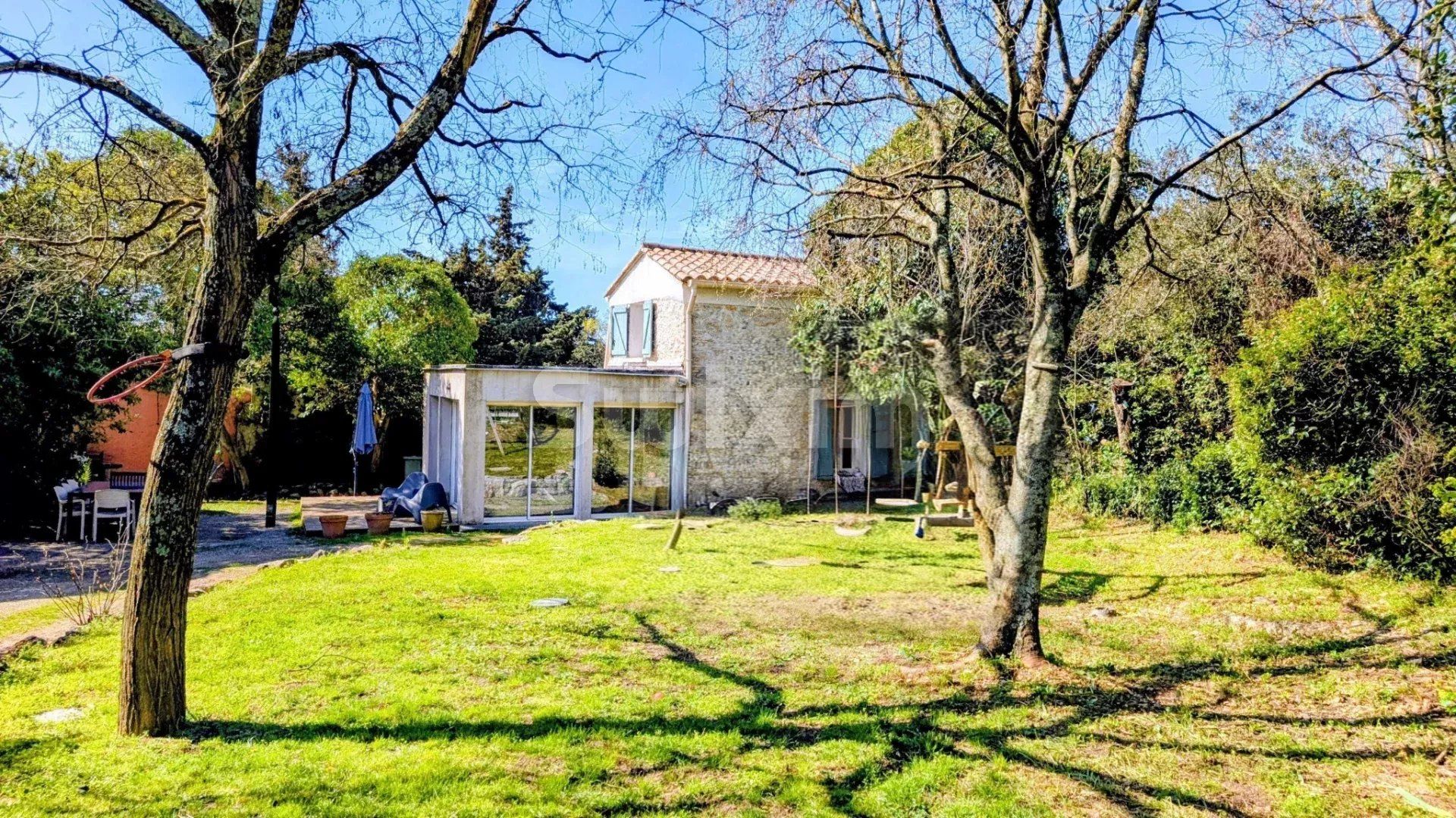 casa 3 Quartos para venda sobre Nîmes (30900)