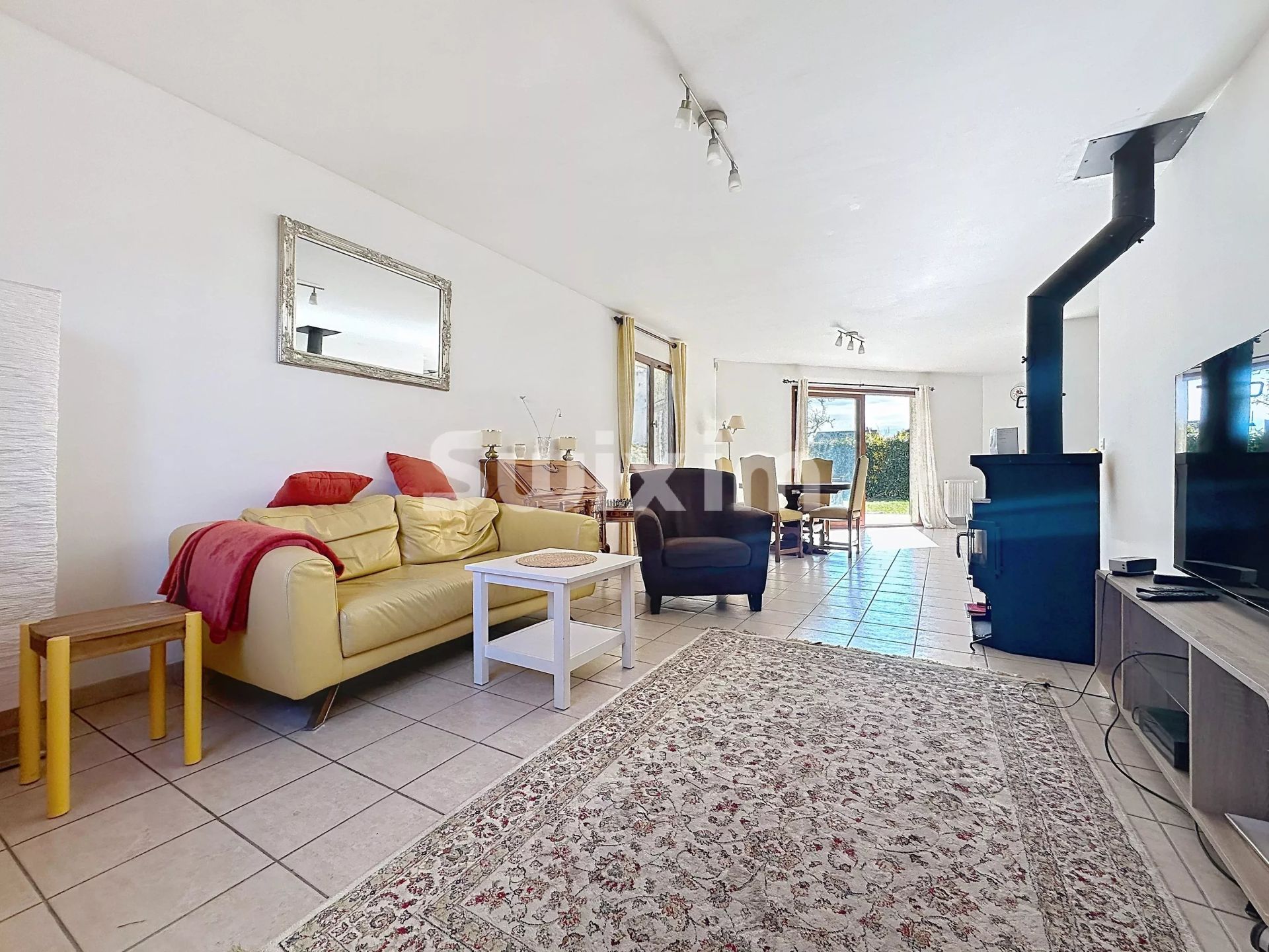 casa 5 Quartos para aluguer sobre Ségny (01170)