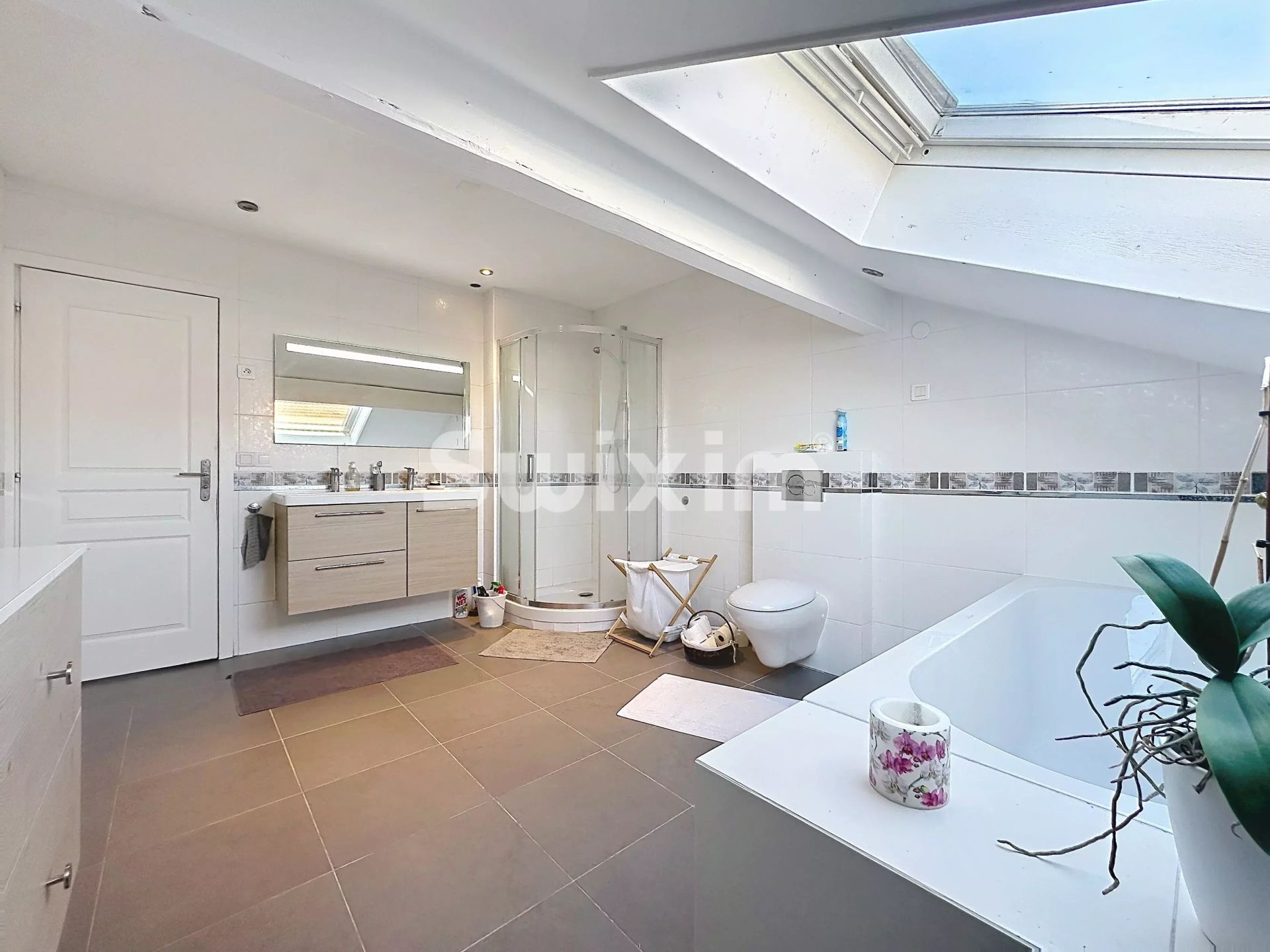 casa 5 Quartos para aluguer sobre Ségny (01170)