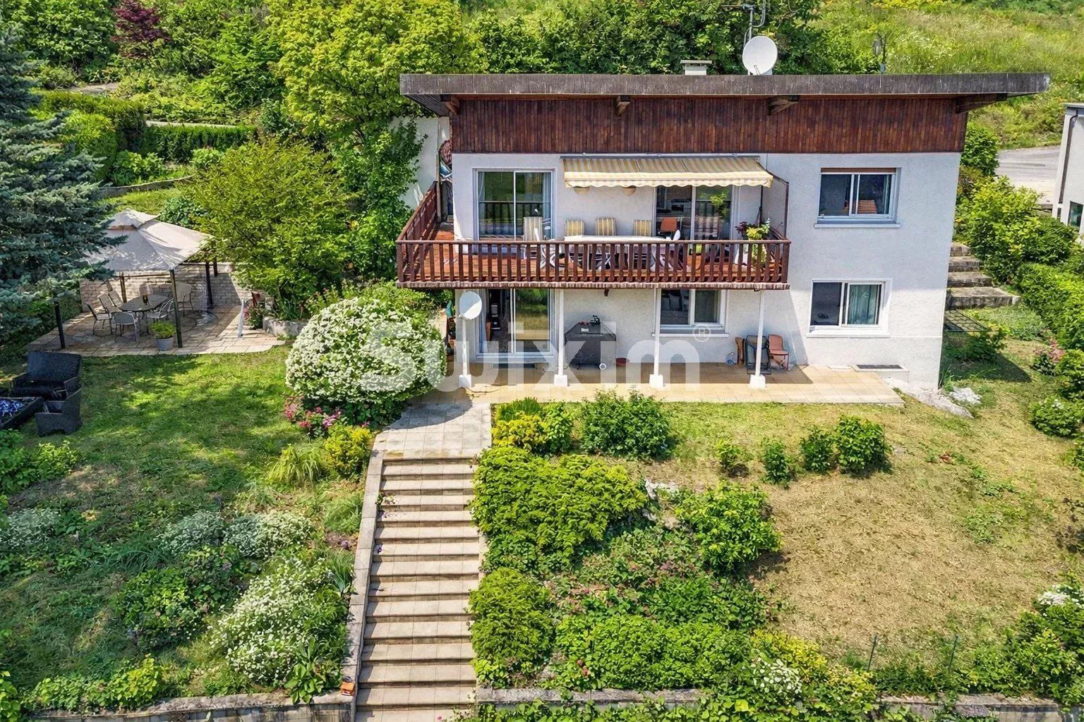 house 6 Rooms for sale on Grilly (01220)
