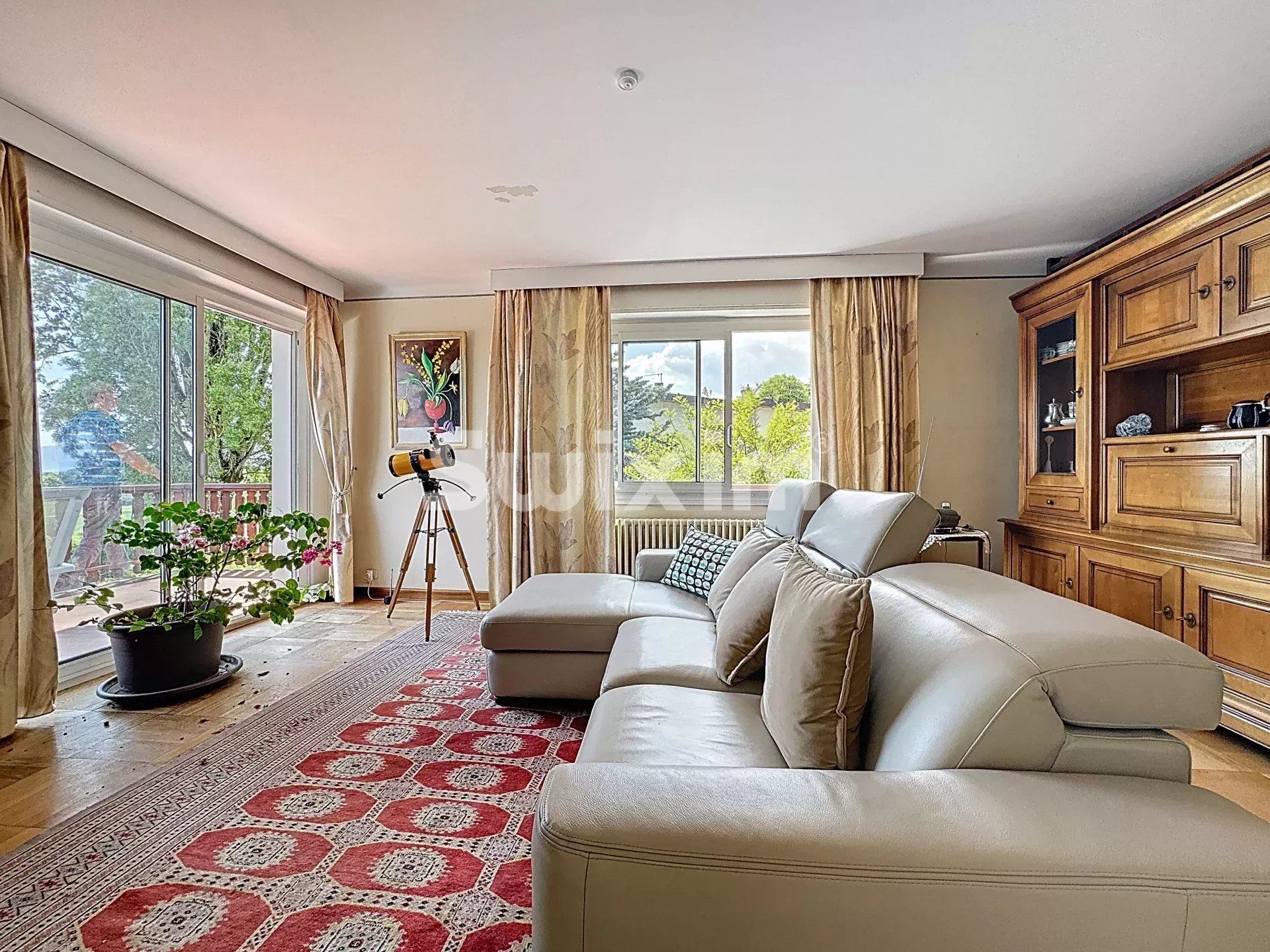 house 6 Rooms for sale on Grilly (01220)