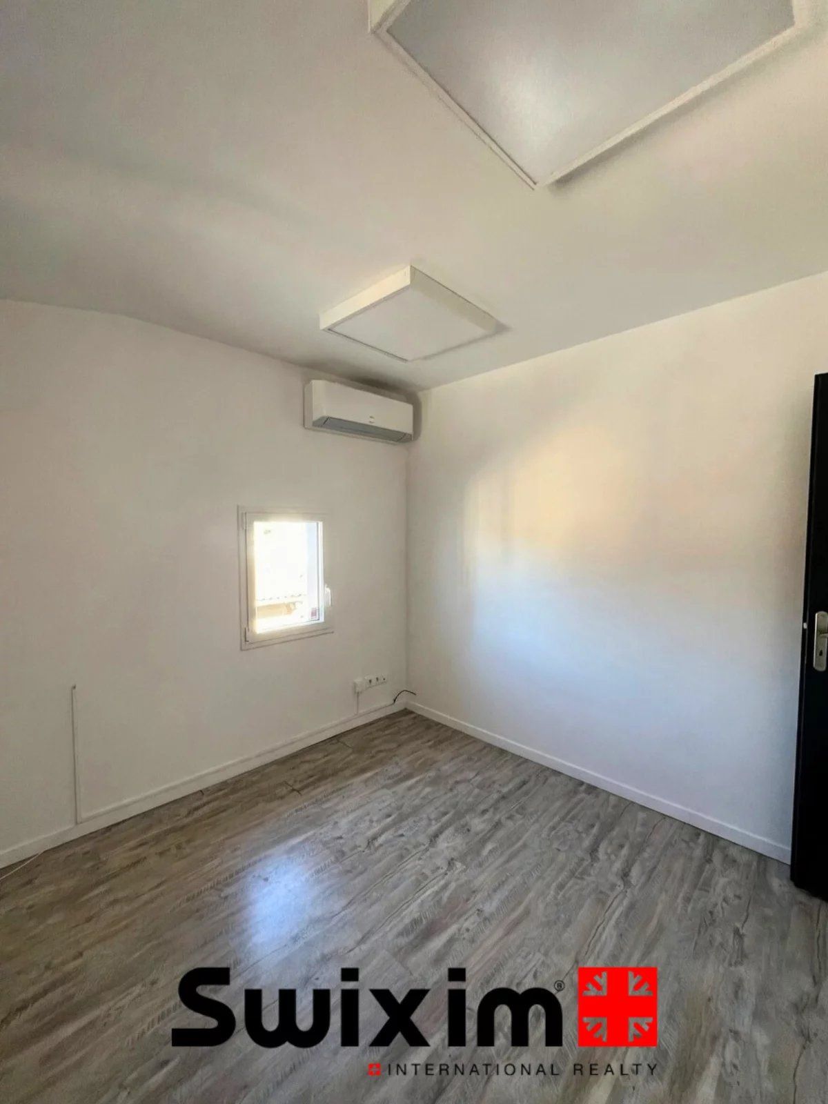 commercial local 4 Rooms for rent on Cestas (33610)