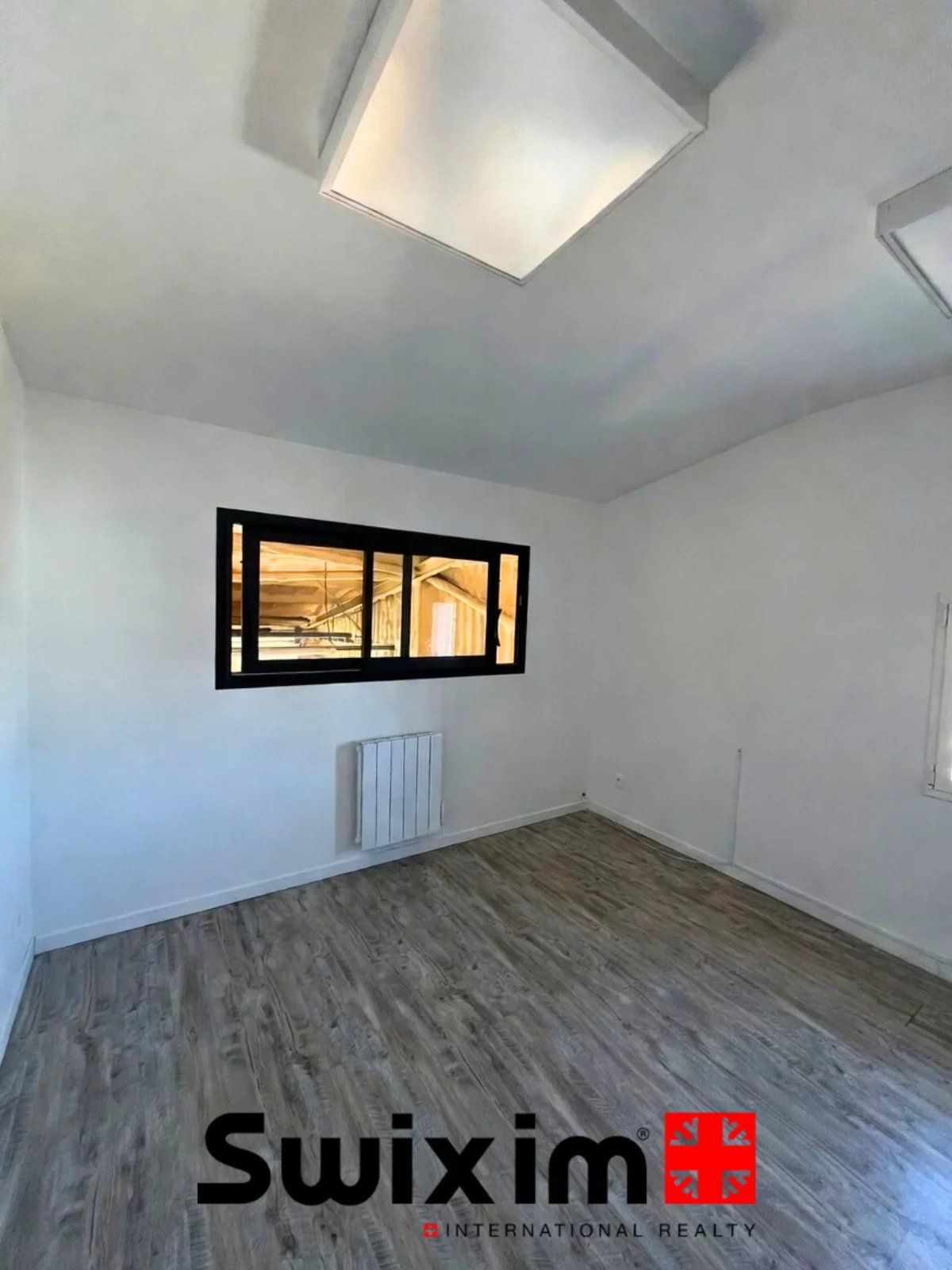 commercial local 4 Rooms for rent on Cestas (33610)