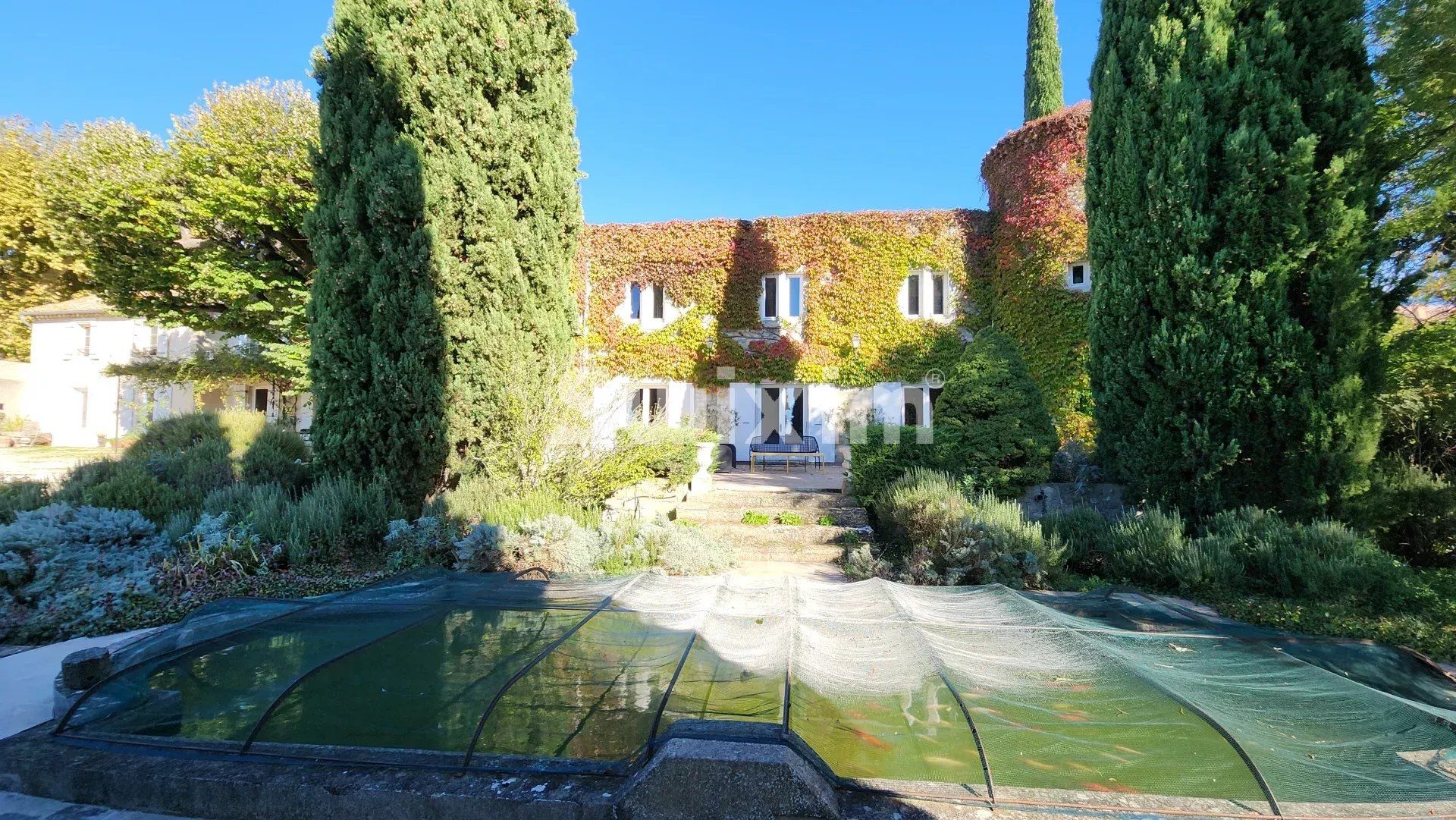 casa 10 Quartos para venda sobre Sainte-Cécile-les-Vignes (84290)