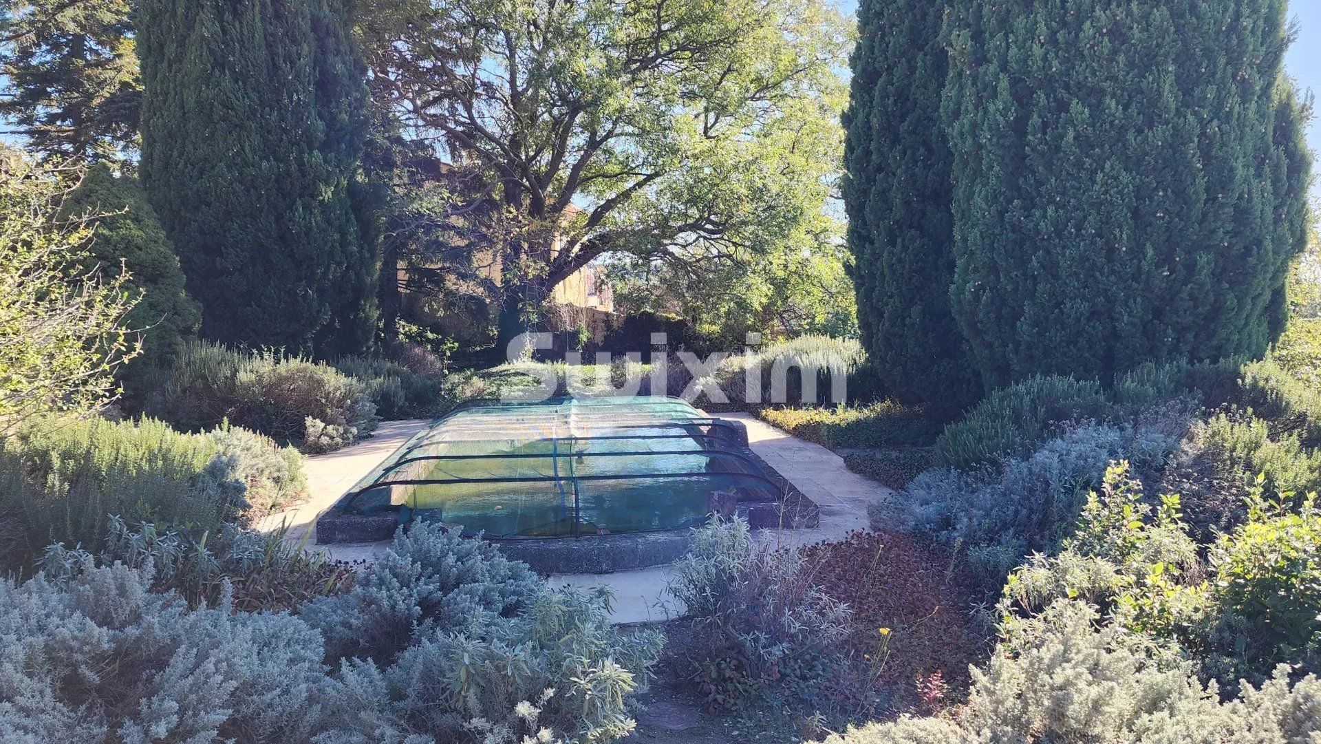 casa 10 Quartos para venda sobre Sainte-Cécile-les-Vignes (84290)