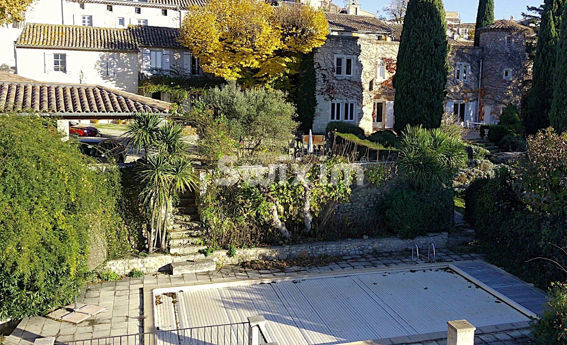 casa 10 Quartos para venda sobre Sainte-Cécile-les-Vignes (84290)
