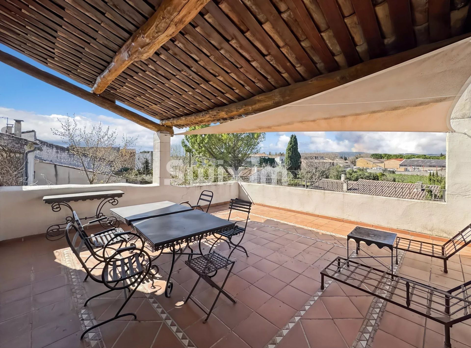 casa 7 Quartos para venda sobre Sainte-Cécile-les-Vignes (84290)