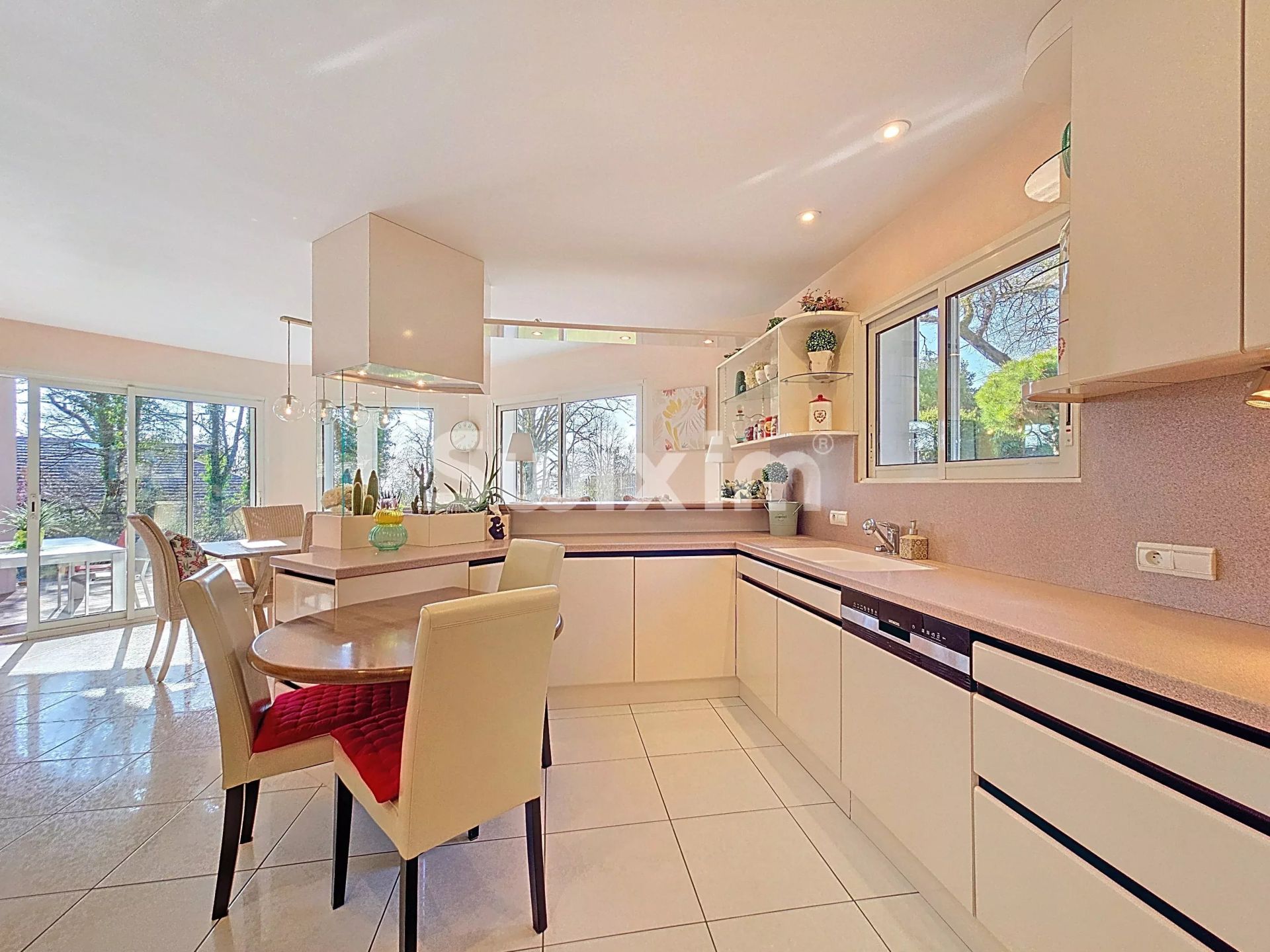 casa 5 Quartos para venda sobre Échenevex (01170)