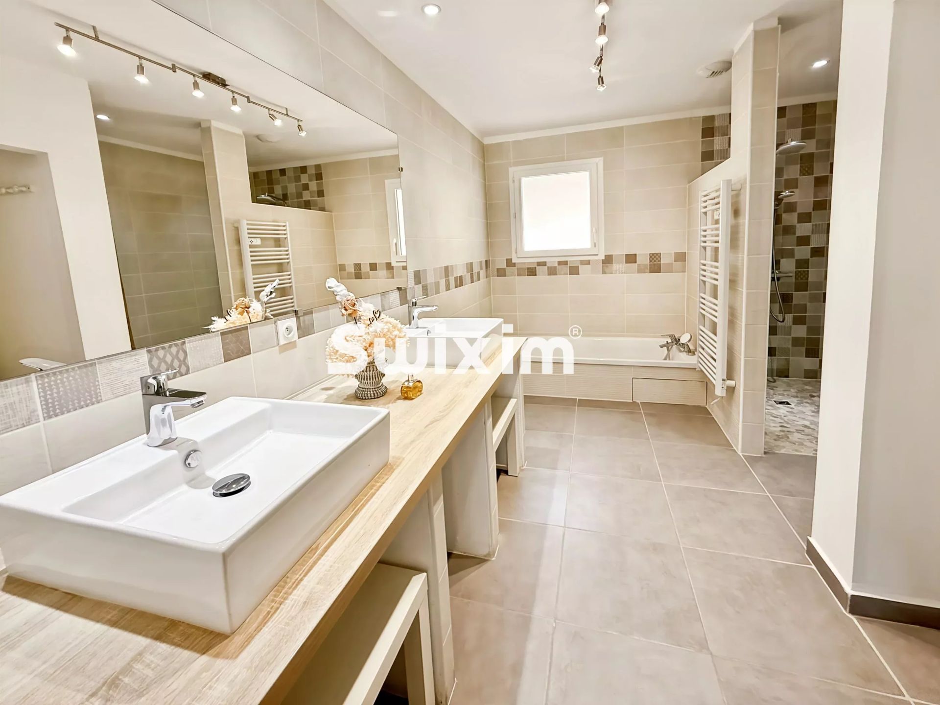 casa 5 Salas en venta en Donzère (26290)