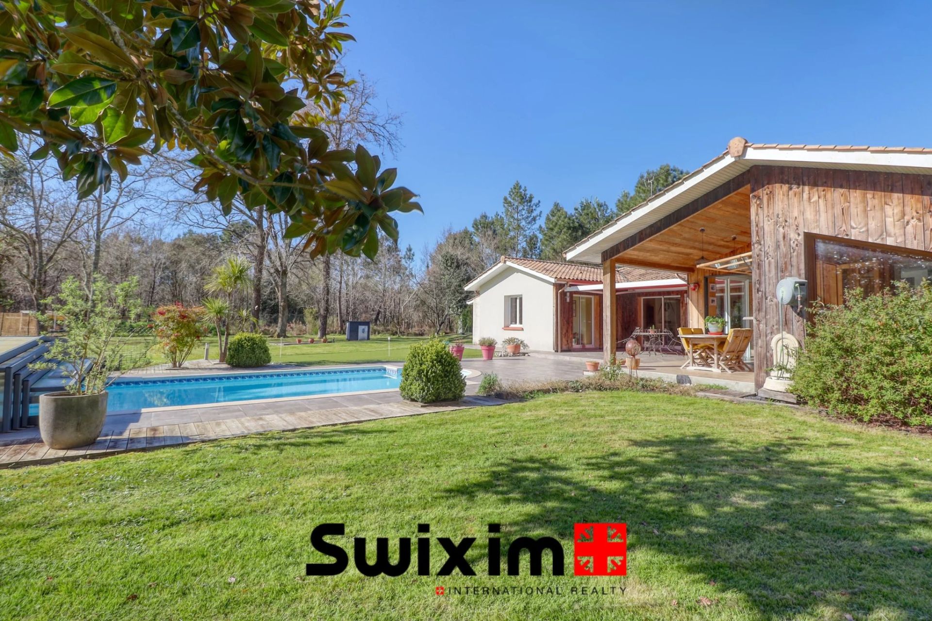 house 6 Rooms for sale on Hourtin (33990)