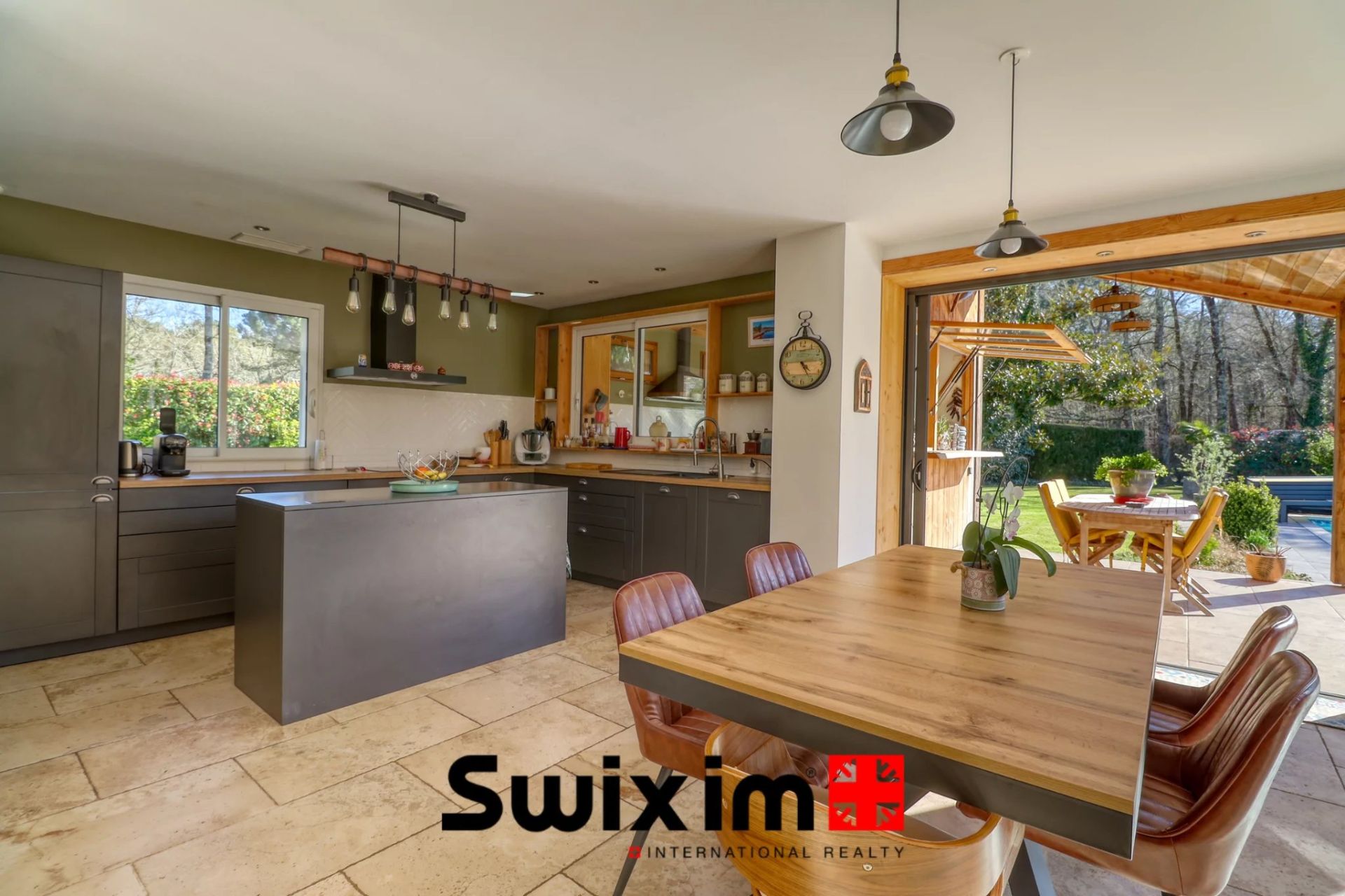 house 6 Rooms for sale on Hourtin (33990)