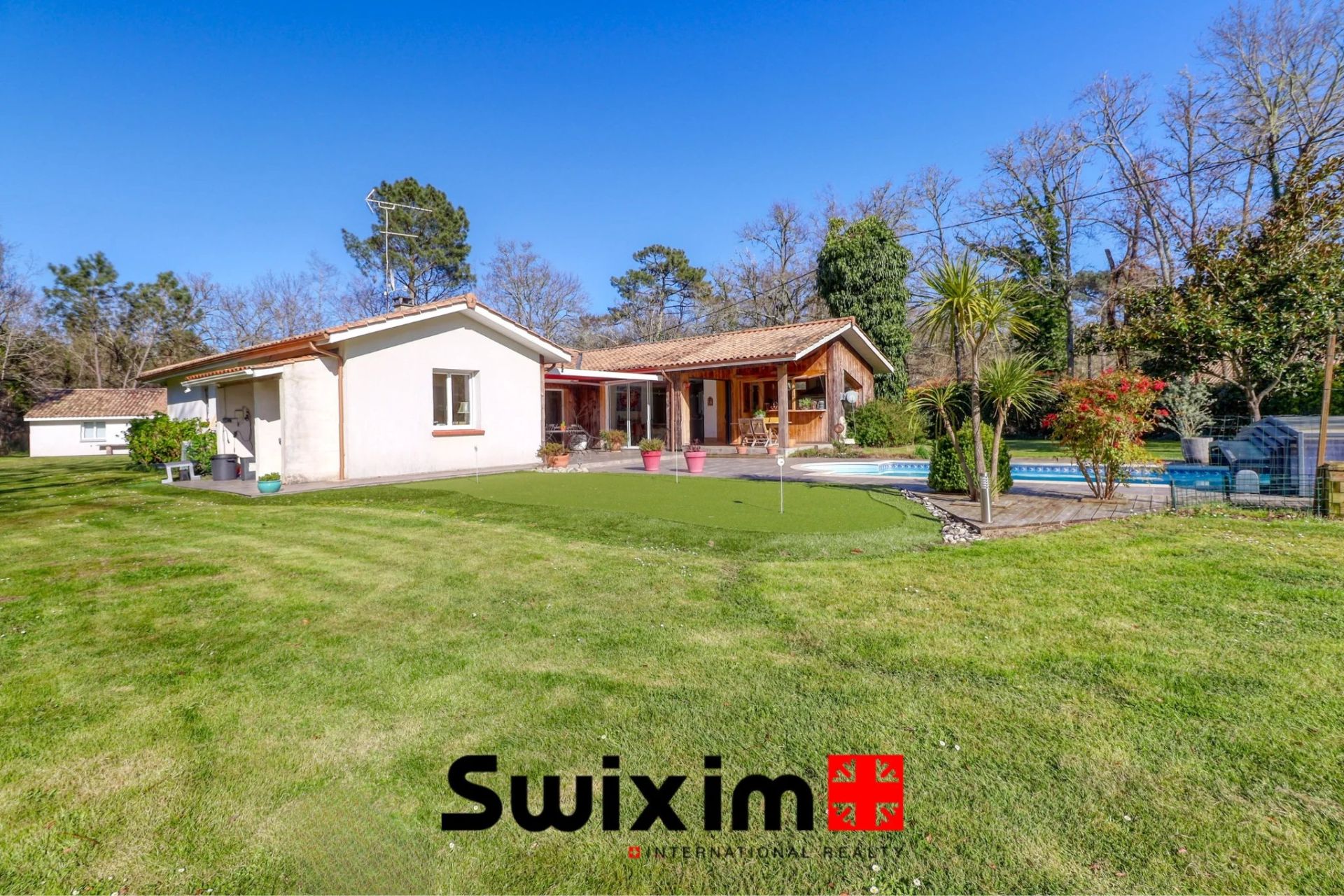 house 6 Rooms for sale on Hourtin (33990)