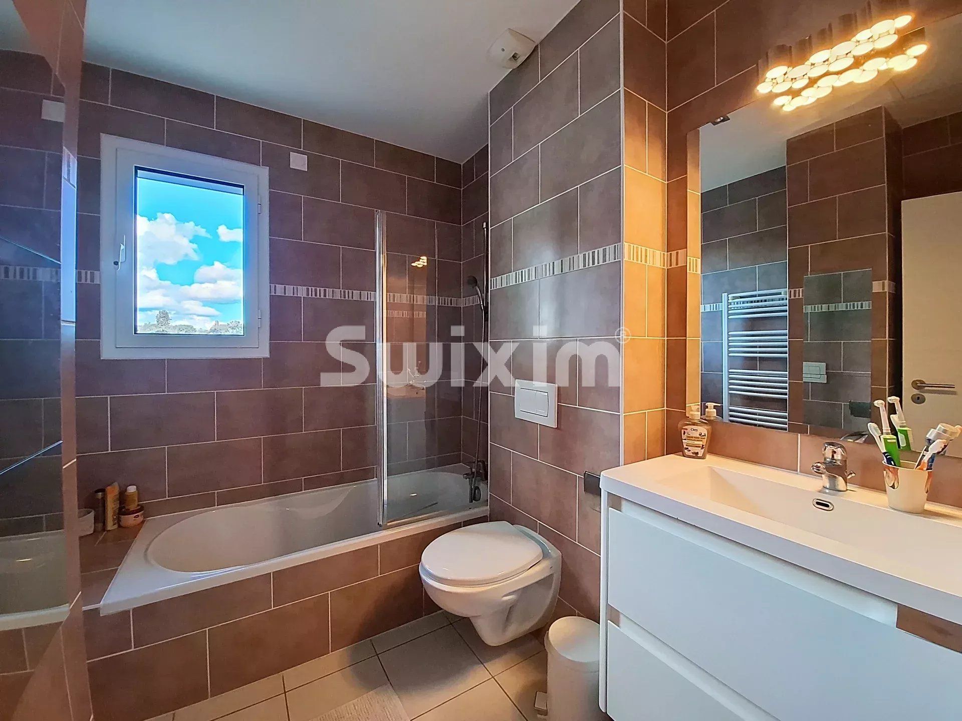 house 5 Rooms for sale on Péron (01630)