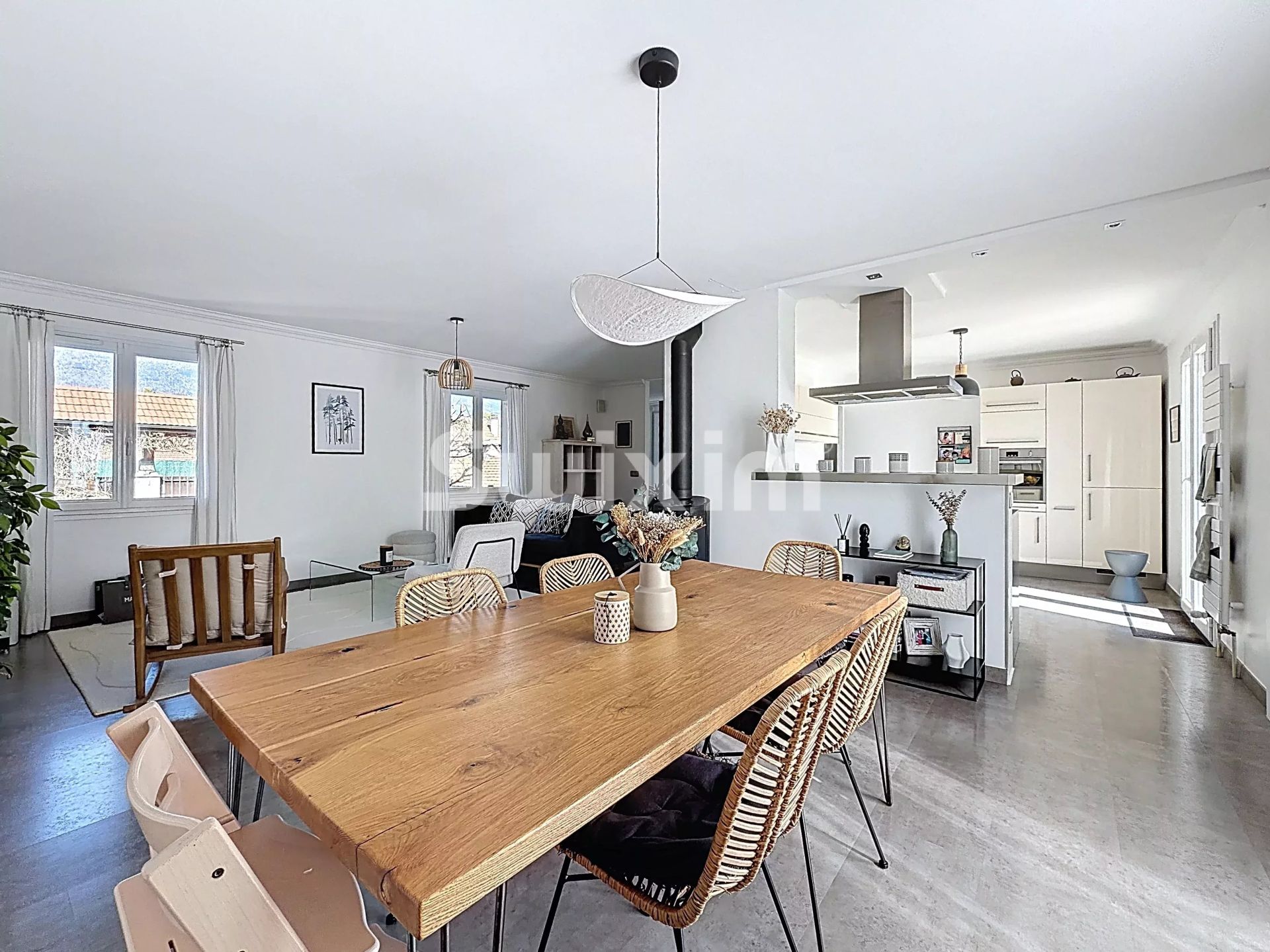 casa 8 Quartos para venda sobre Saint-Genis-Pouilly (01630)