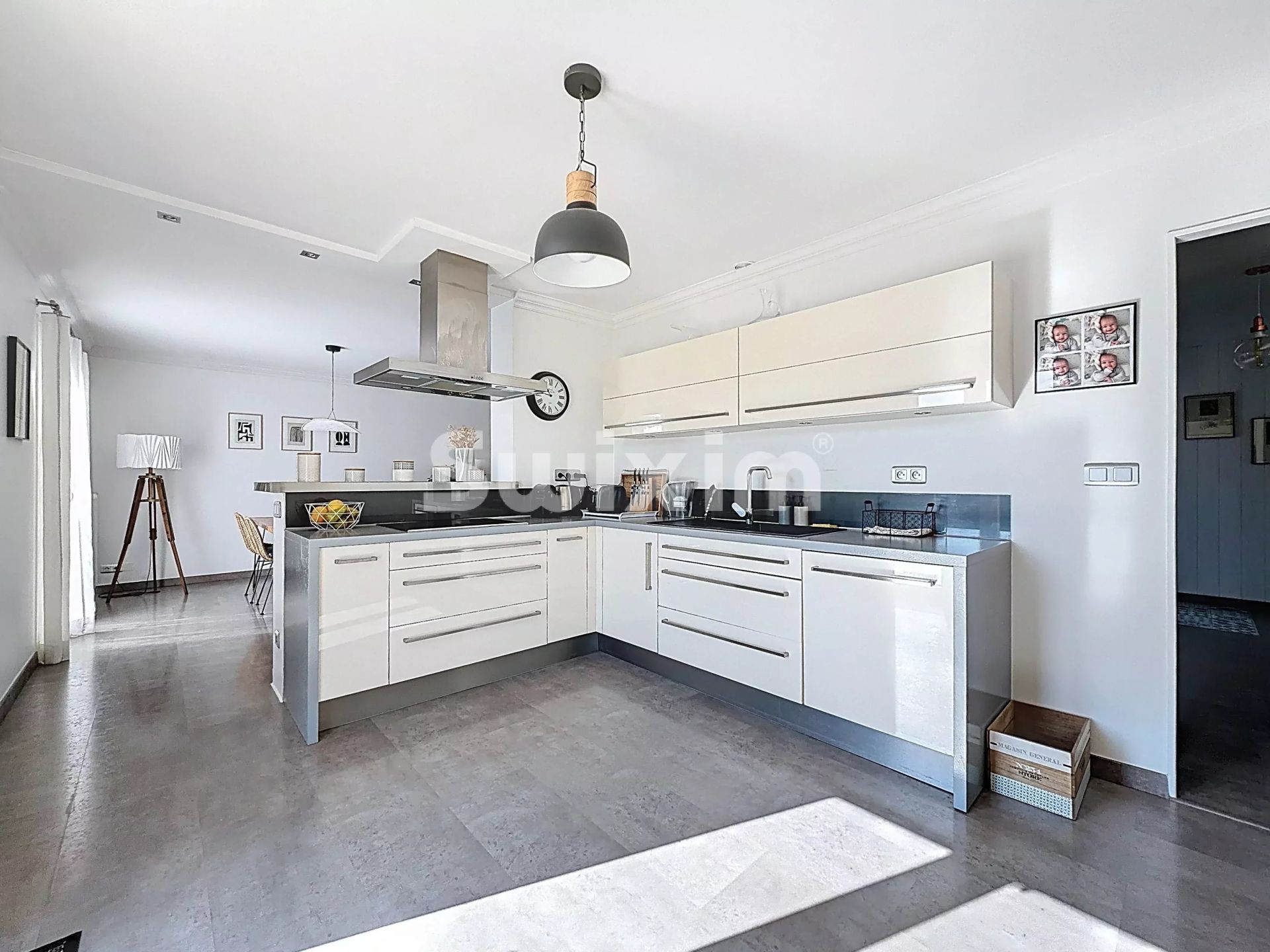 casa 8 Quartos para venda sobre Saint-Genis-Pouilly (01630)