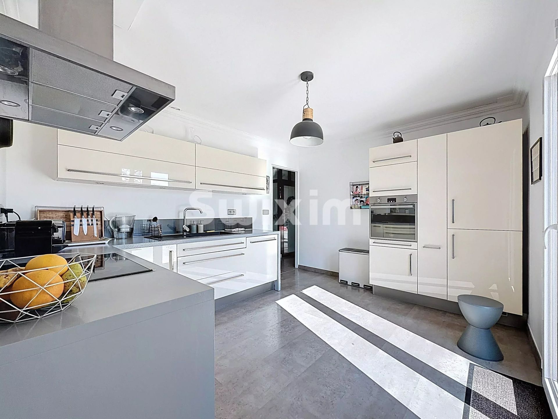 casa 8 Quartos para venda sobre Saint-Genis-Pouilly (01630)