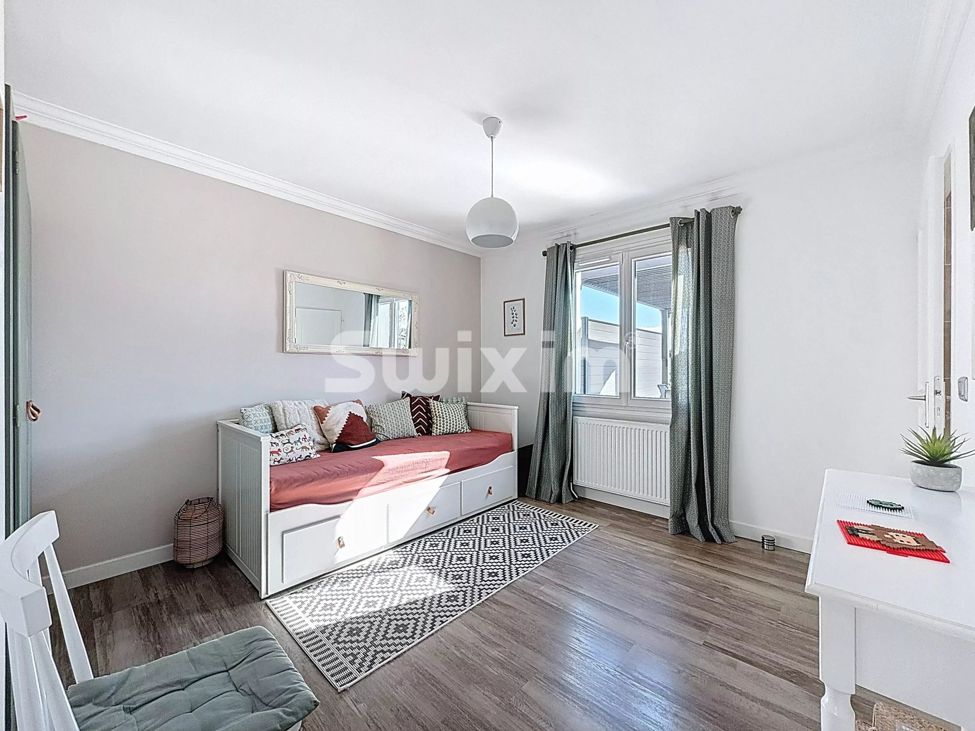 casa 8 Quartos para venda sobre Saint-Genis-Pouilly (01630)