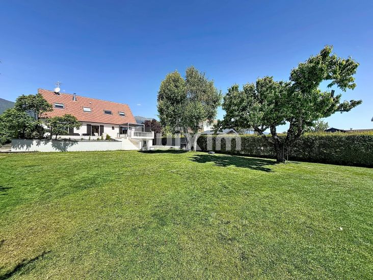 Sale House Saint-Genis-Pouilly 8&nbsp;Rooms 269&nbsp;m²